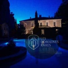 Vue extérieure de l'auberge Auberge Du Parc à Orgon en Provence-Alpes-Côte d'Azur
