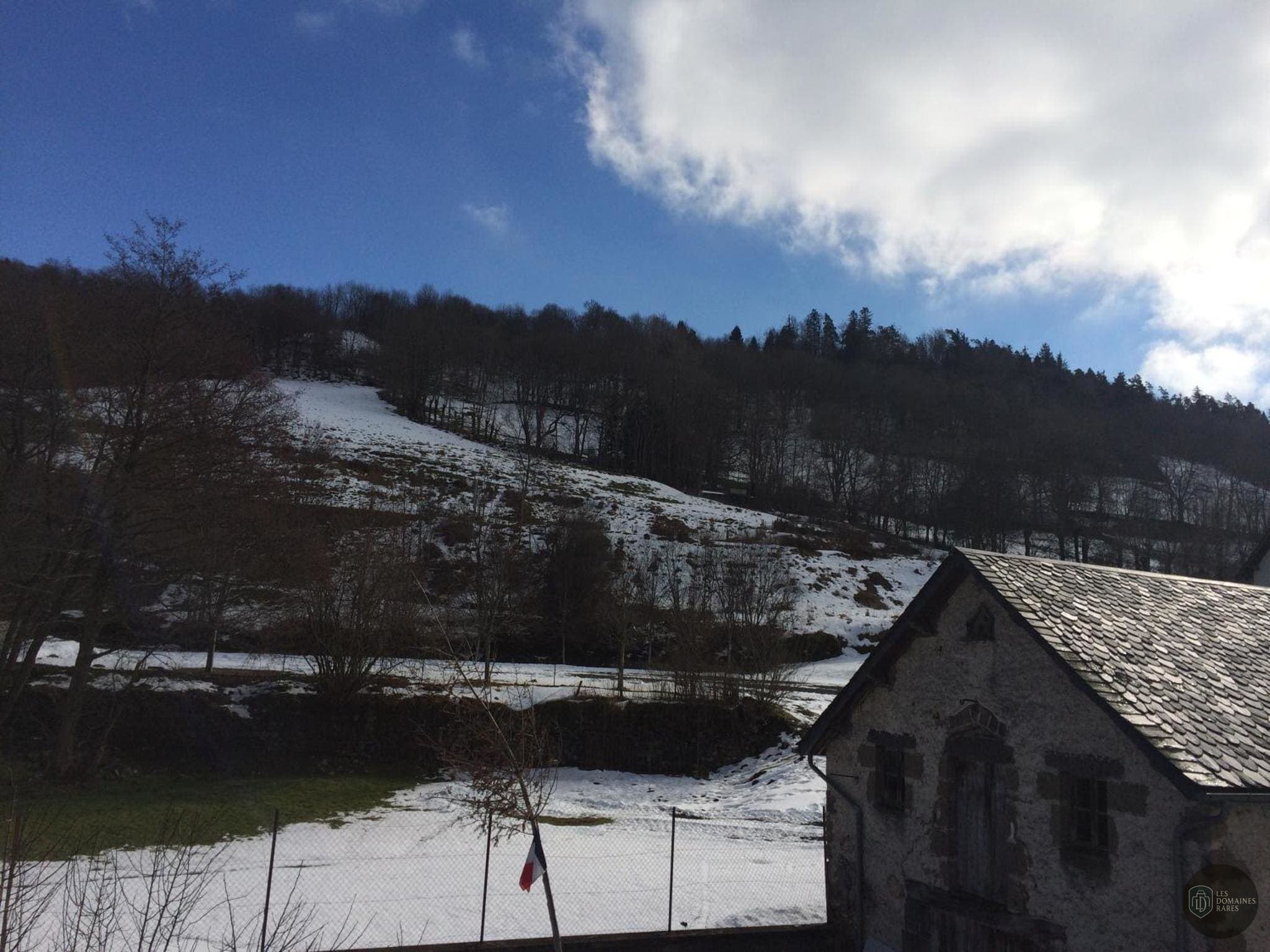 Vue extérieure de l'auberge Auberge Le Cantou en Auvergne-Rhône-Alpes