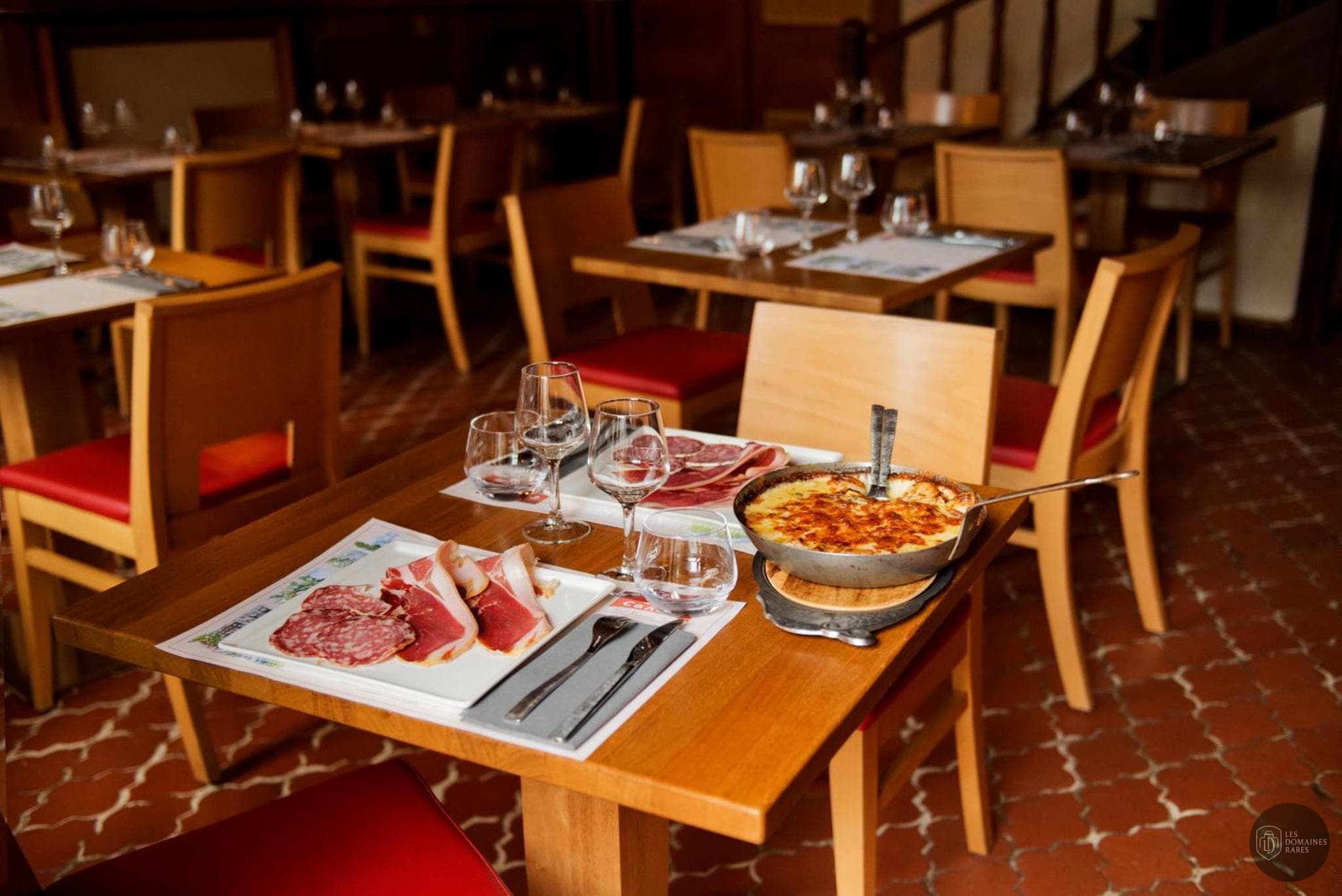 Vue extérieure de l'auberge Auberge Le Cantou en Auvergne-Rhône-Alpes