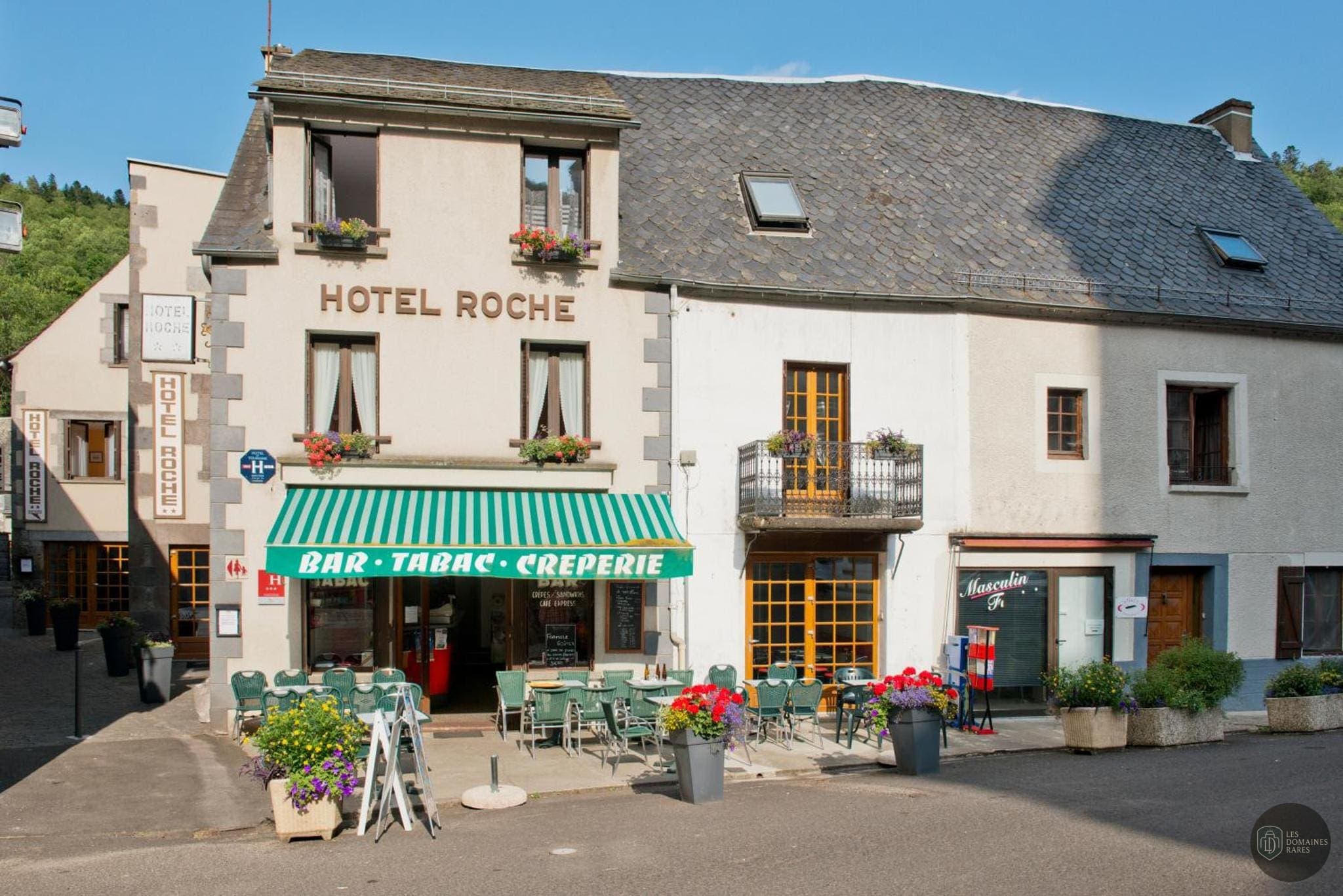 Vue extérieure de l'auberge Auberge Le Cantou en Auvergne-Rhône-Alpes