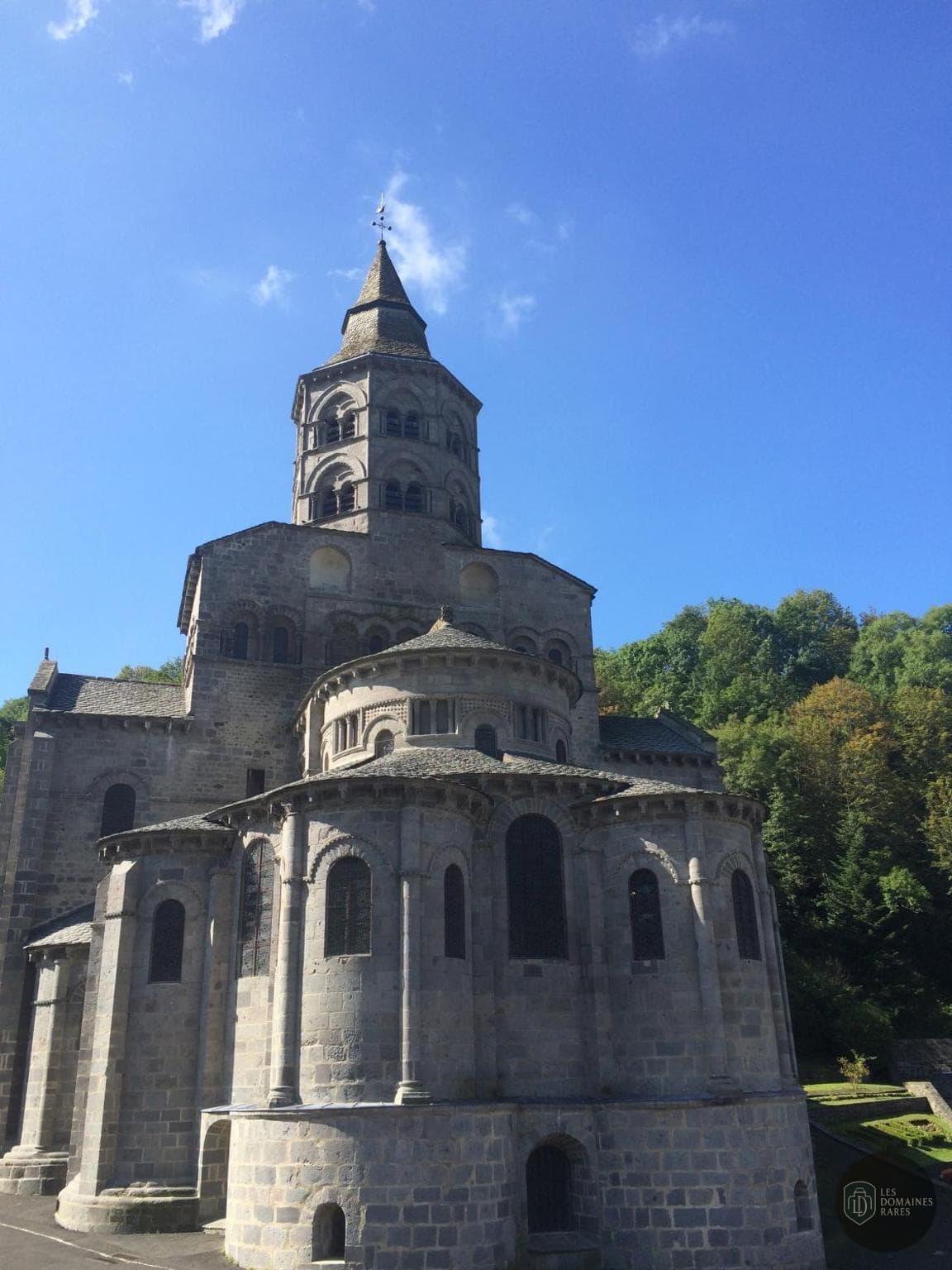 Vue extérieure de l'auberge Auberge Le Cantou en Auvergne-Rhône-Alpes