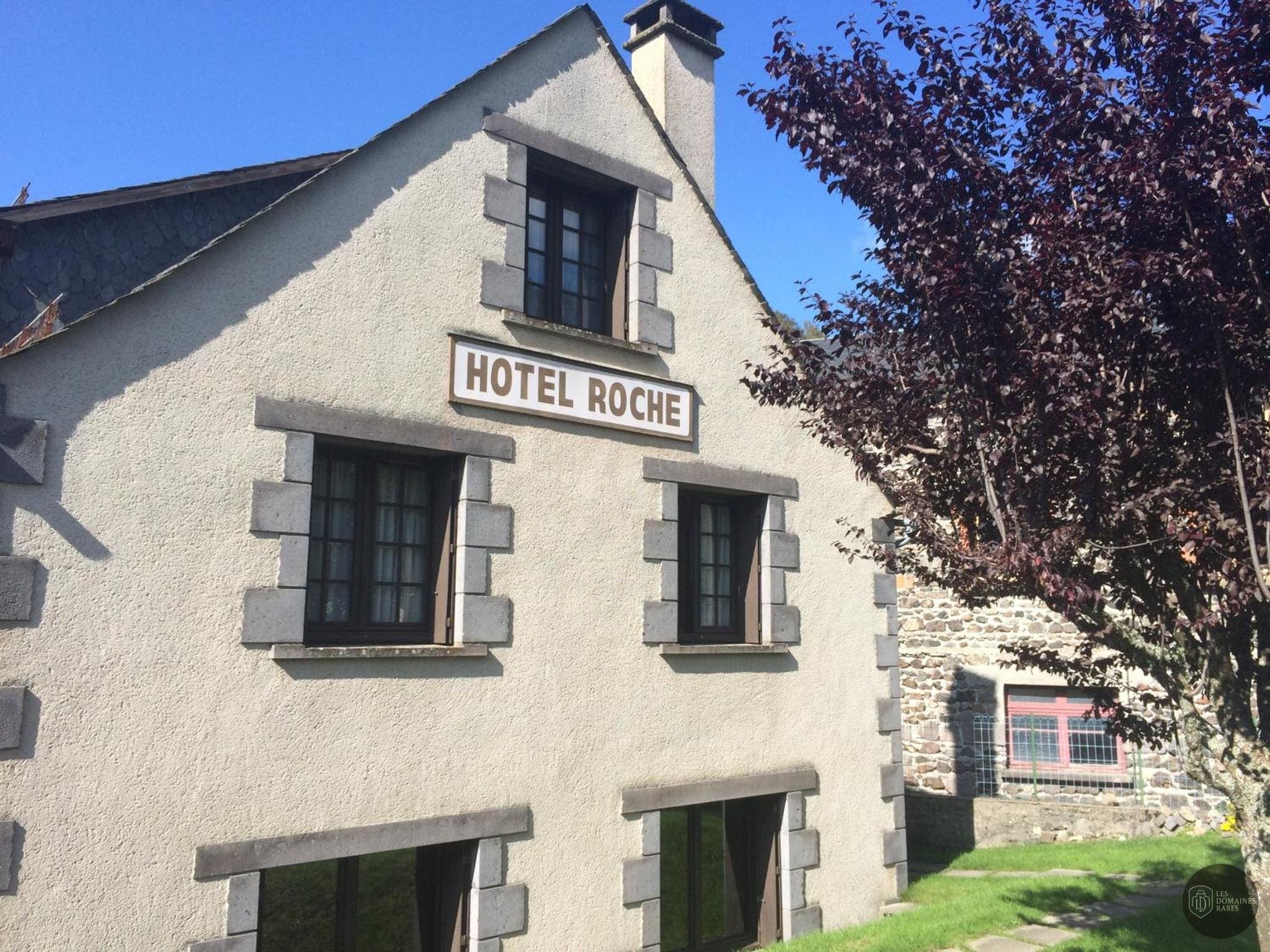 Vue extérieure de l'auberge Auberge Le Cantou en Auvergne-Rhône-Alpes