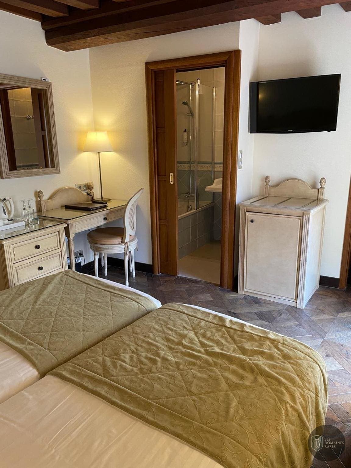 Vue extérieure de l'auberge Auberge Saint Pierre à Le en Normandie