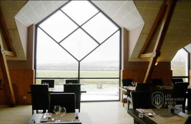 Vue extérieure de l'auberge Auberge de Bourgogne à Tonnerre en Bourgogne-Franche-Comté