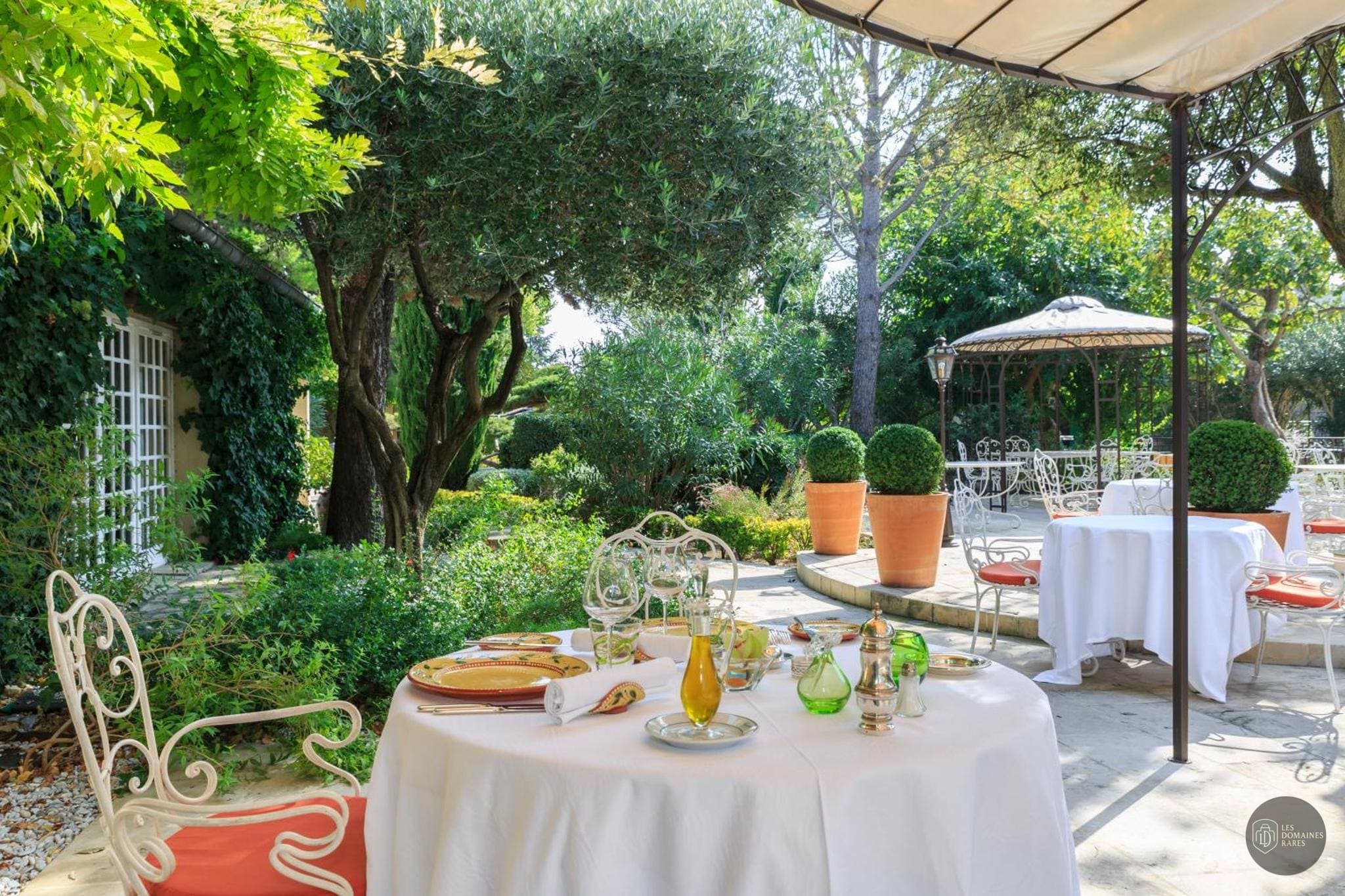 Vue extérieure de l'hôtel Auberge de Cassagne en Provence-Alpes-Côte d'Azur