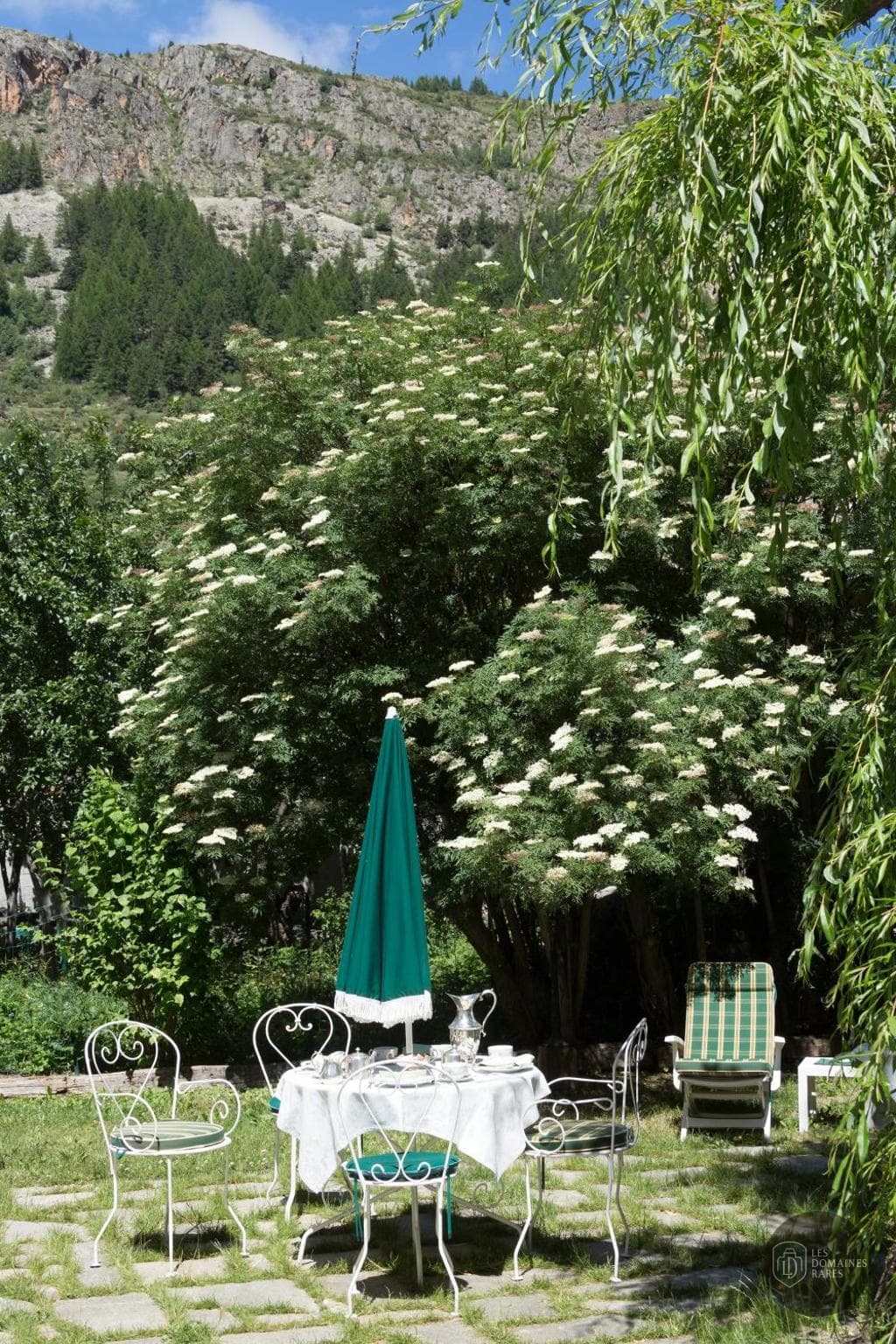 Vue extérieure de l'hôtel Auberge de Choucas à Le en Provence-Alpes-Côte d'Azur