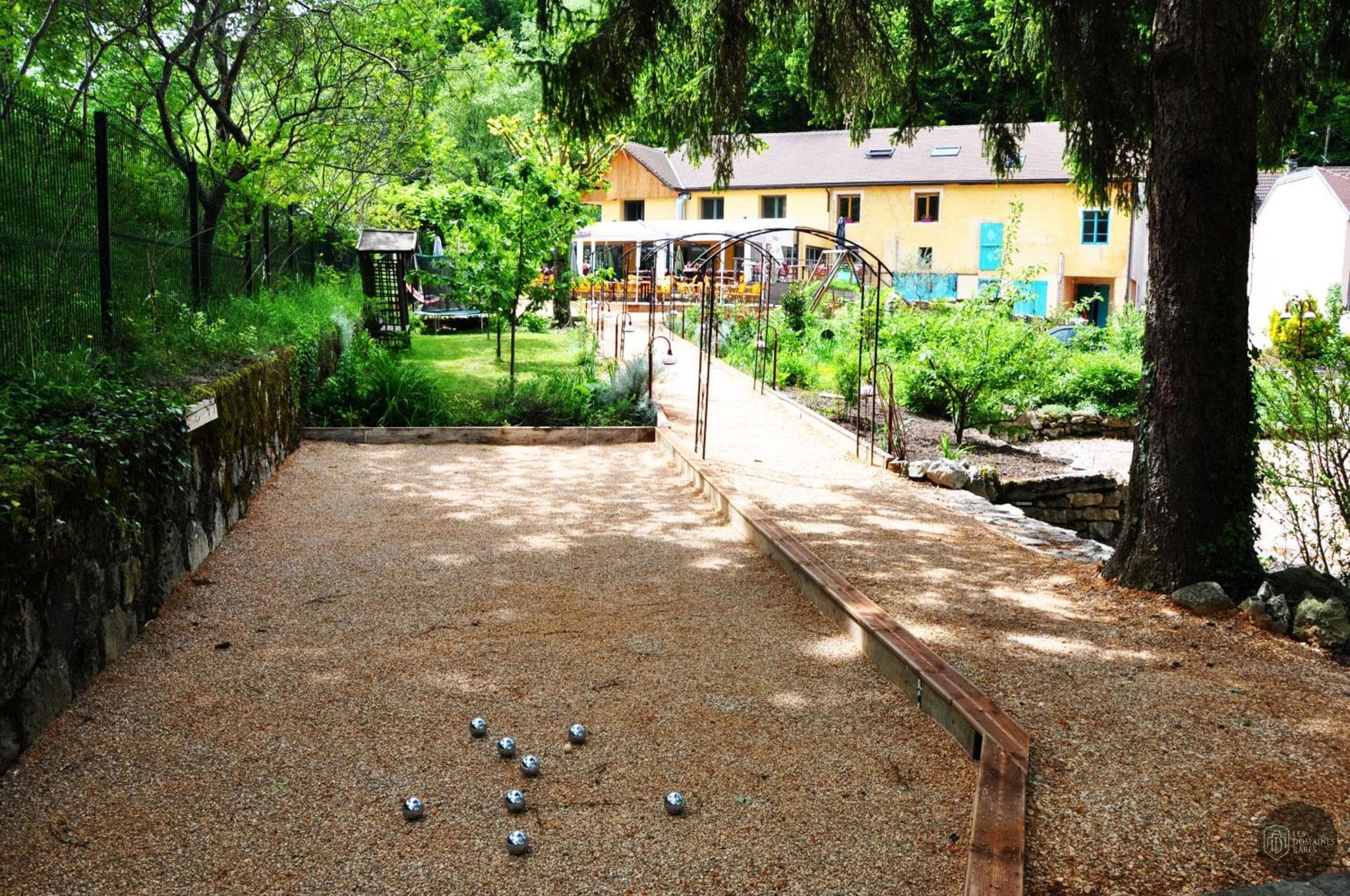 Vue extérieure de l'auberge Auberge de Portout à Chanaz en Auvergne-Rhône-Alpes
