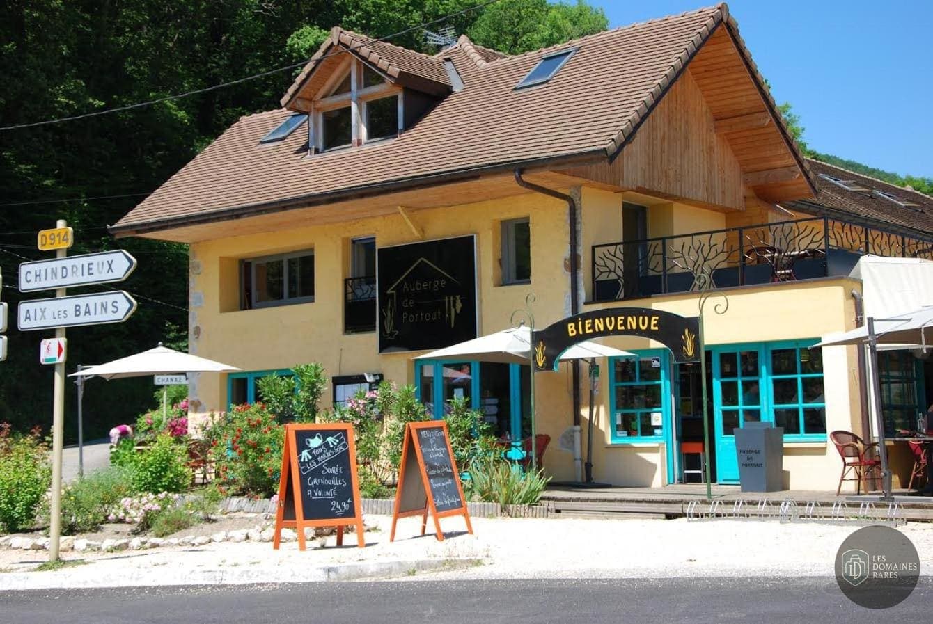 Vue extérieure de l'auberge Auberge de Portout à Chanaz en Auvergne-Rhône-Alpes