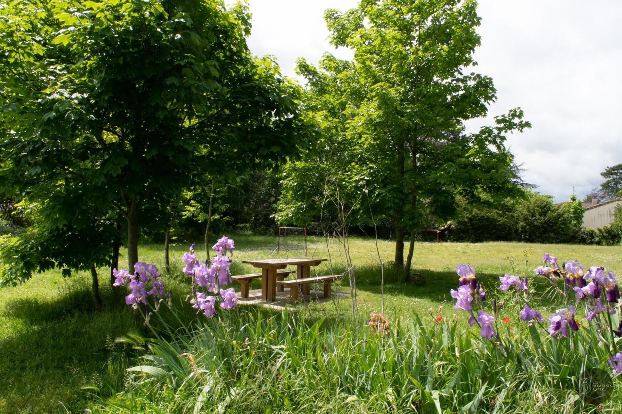 Vue extérieure de l'auberge Auberge de Vienne en Centre-Val de Loire