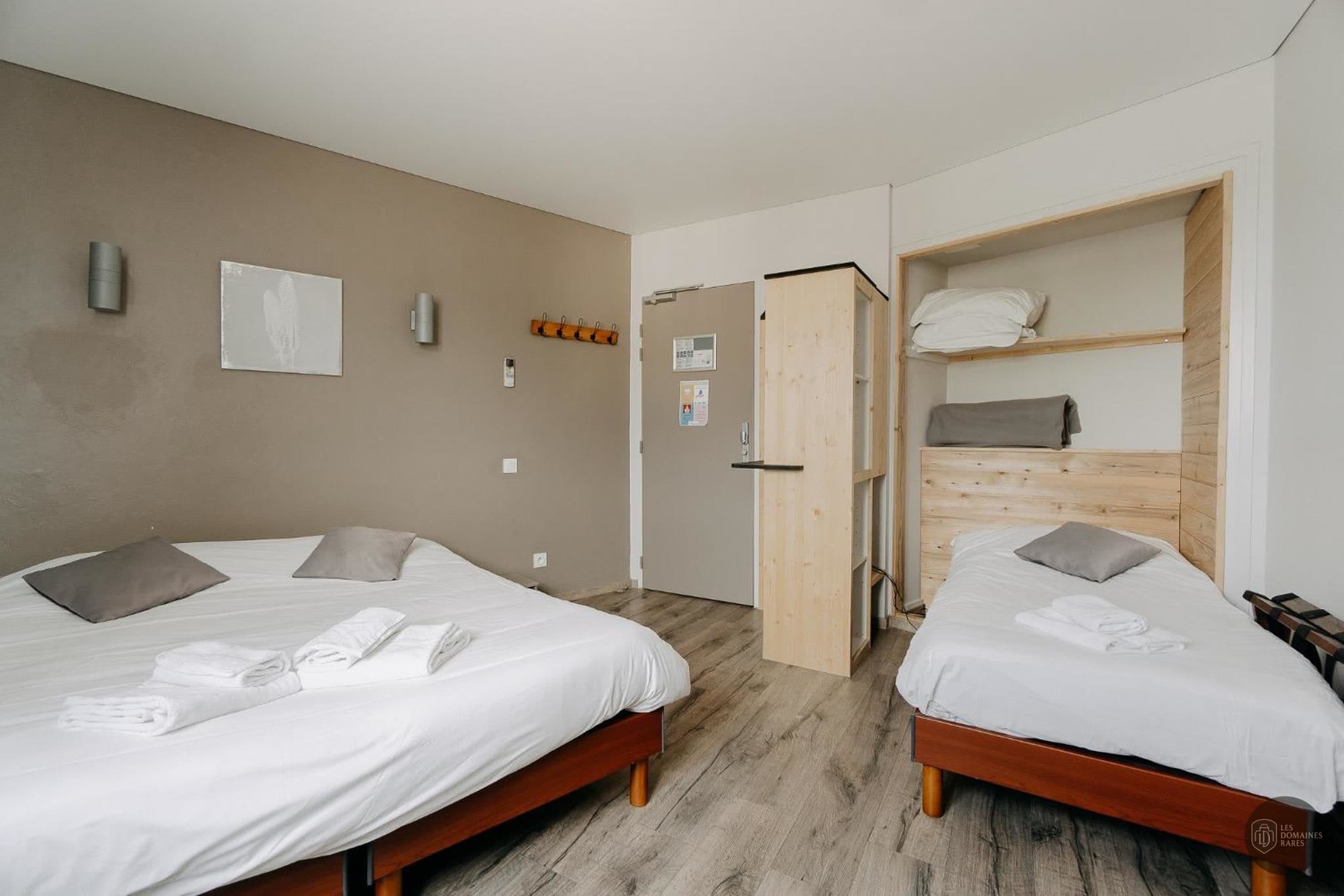 Chambre de l'hôtel Auberge de la Paillère à Lavours en Auvergne-Rhône-Alpes - séminaire lavours, france