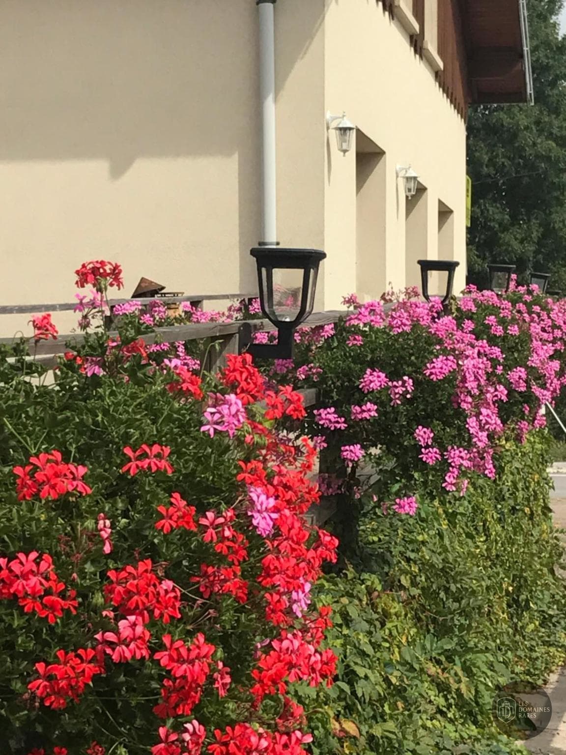 Vue extérieure de l'auberge Auberge de la Poirie à Tendon en Grand Est