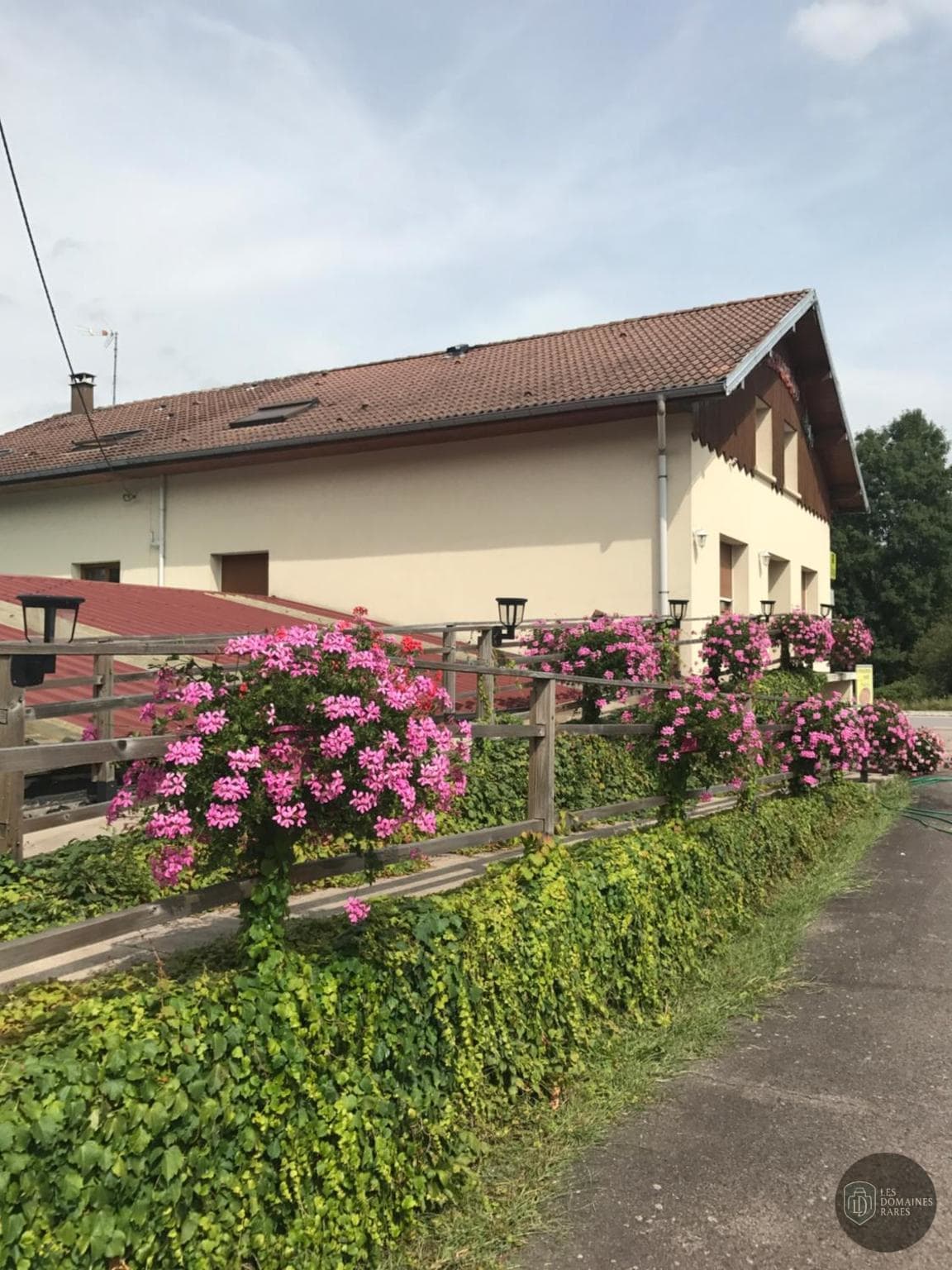 Vue extérieure de l'auberge Auberge de la Poirie à Tendon en Grand Est