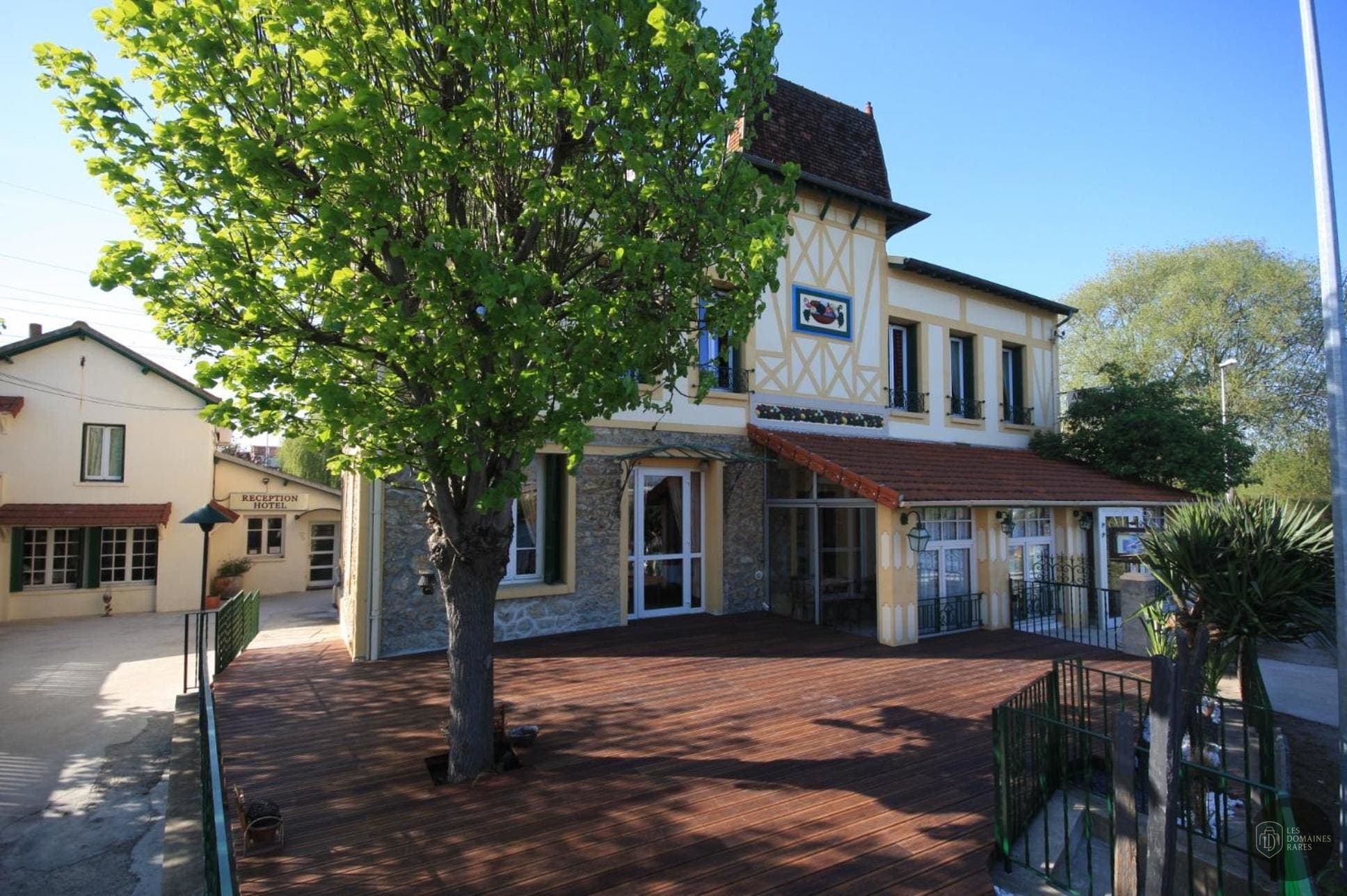 Vue extérieure de l'auberge Auberge des Ecluses en Île-de-France