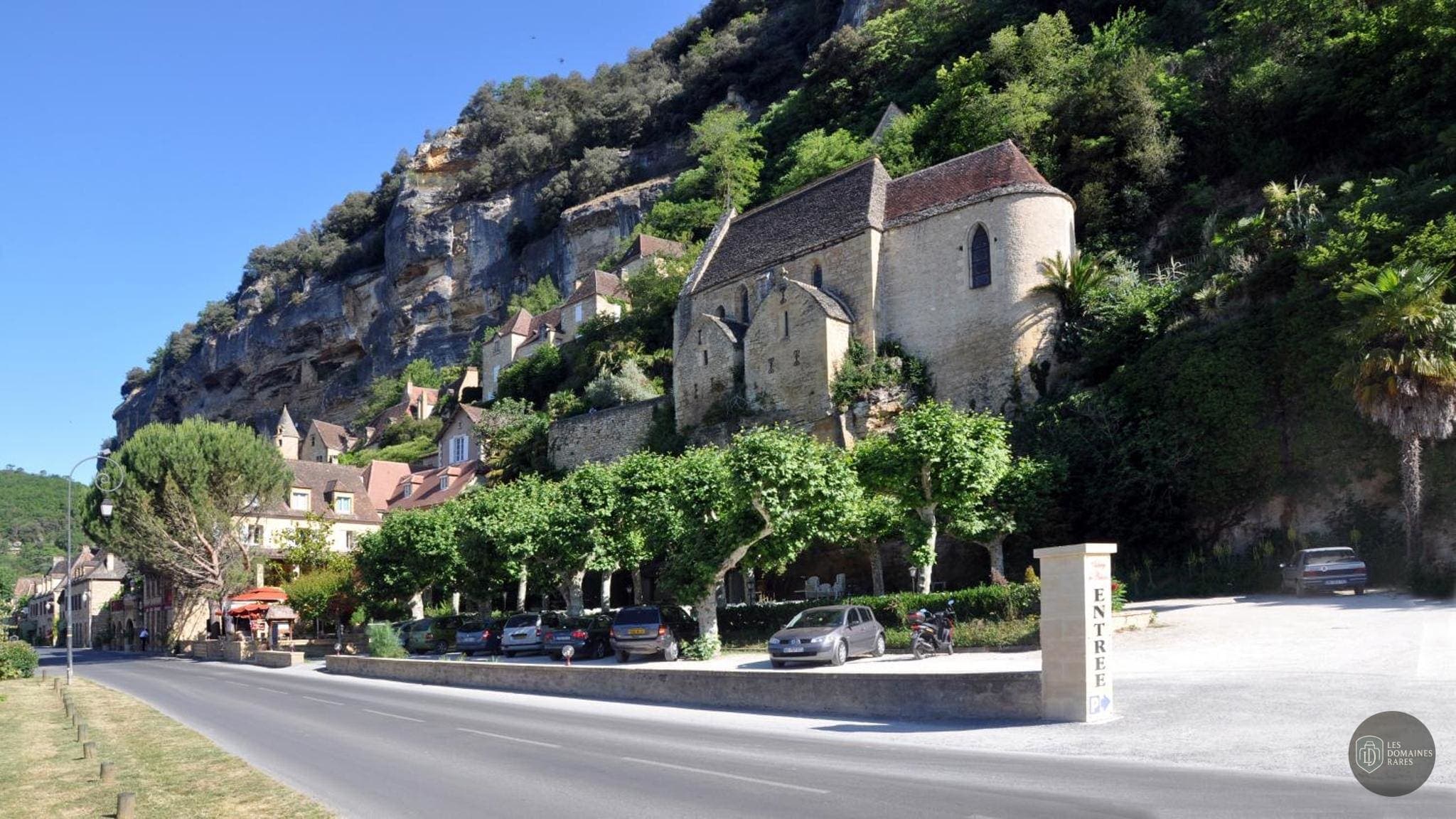 Vue de l'hôtel Auberge des Platanes à La en Nouvelle-Aquitaine