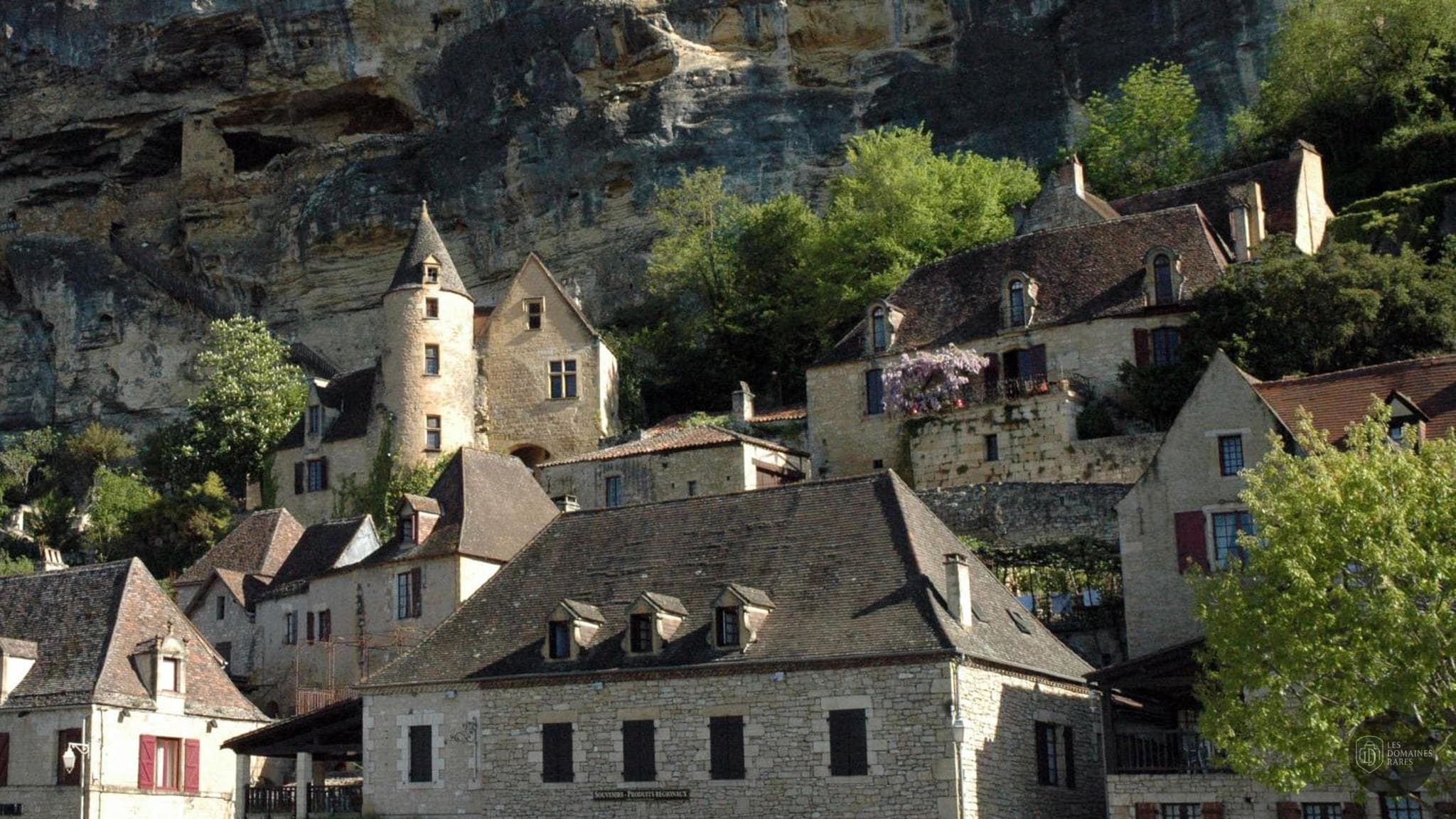Vue de l'hôtel Auberge des Platanes à La en Nouvelle-Aquitaine