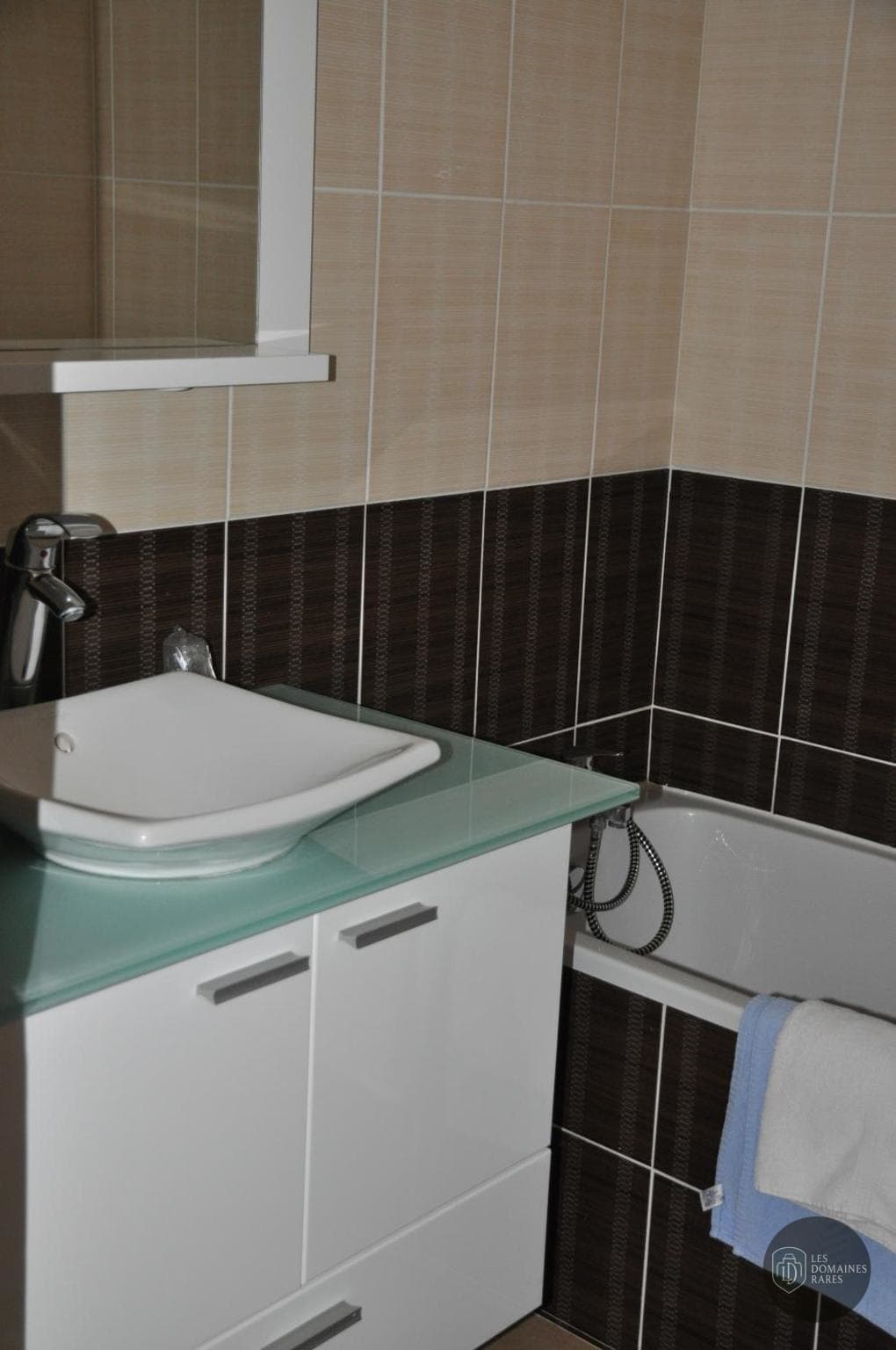 Salle de bain de l'hôtel Auberge des Platanes à La en Nouvelle-Aquitaine