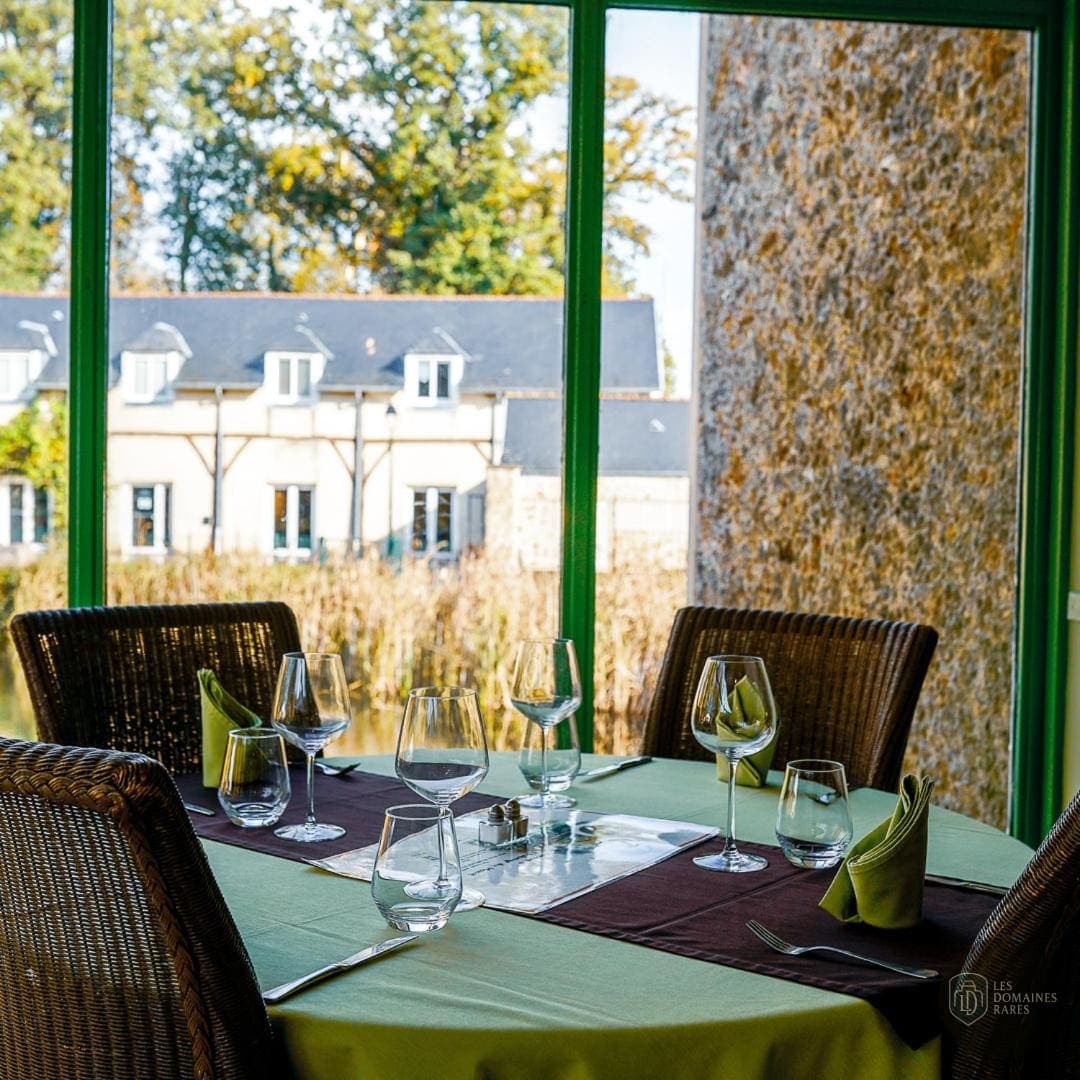 Vue extérieure de l'auberge Auberge du Manet en Île-de-France