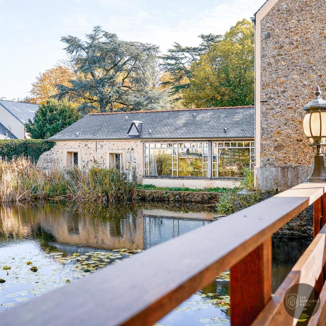 Vue extérieure de l'auberge Auberge du Manet en Île-de-France