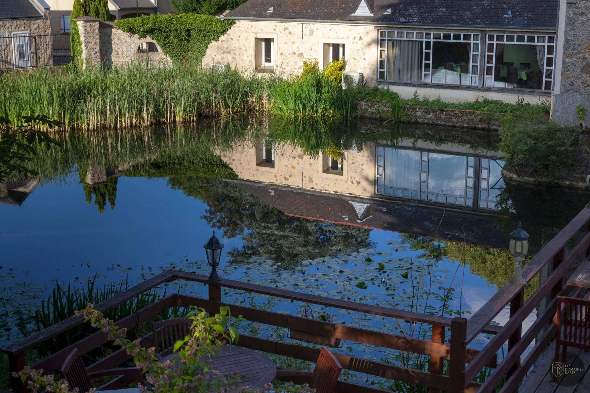 Vue extérieure de l'auberge Auberge du Manet en Île-de-France