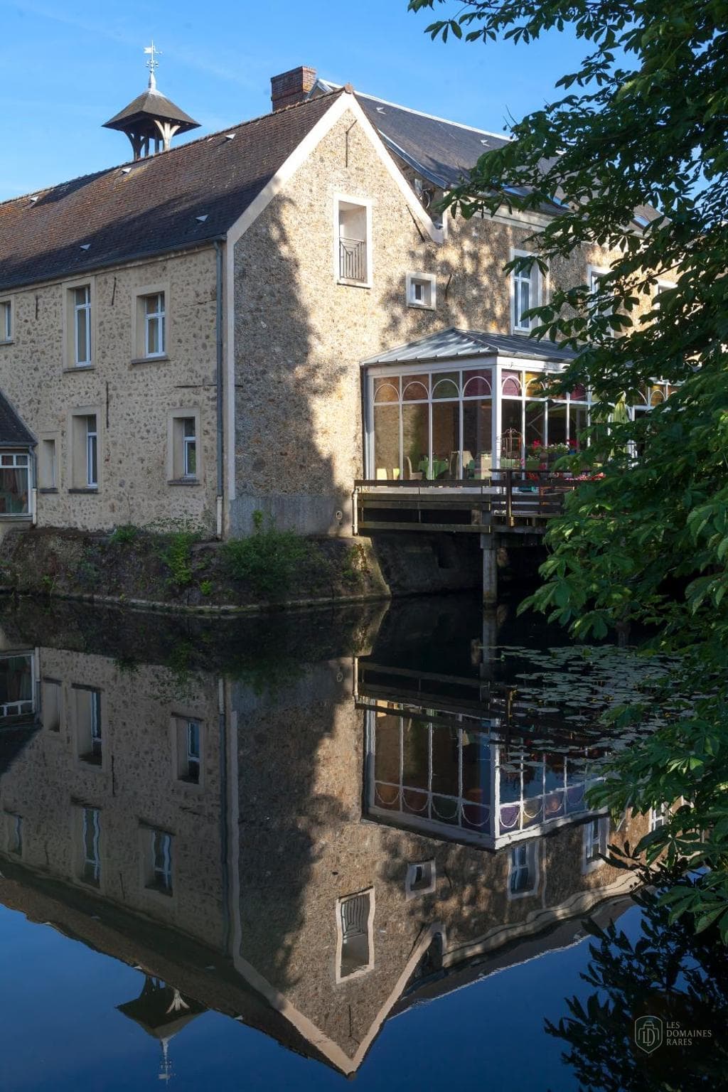 Vue extérieure de l'auberge Auberge du Manet en Île-de-France