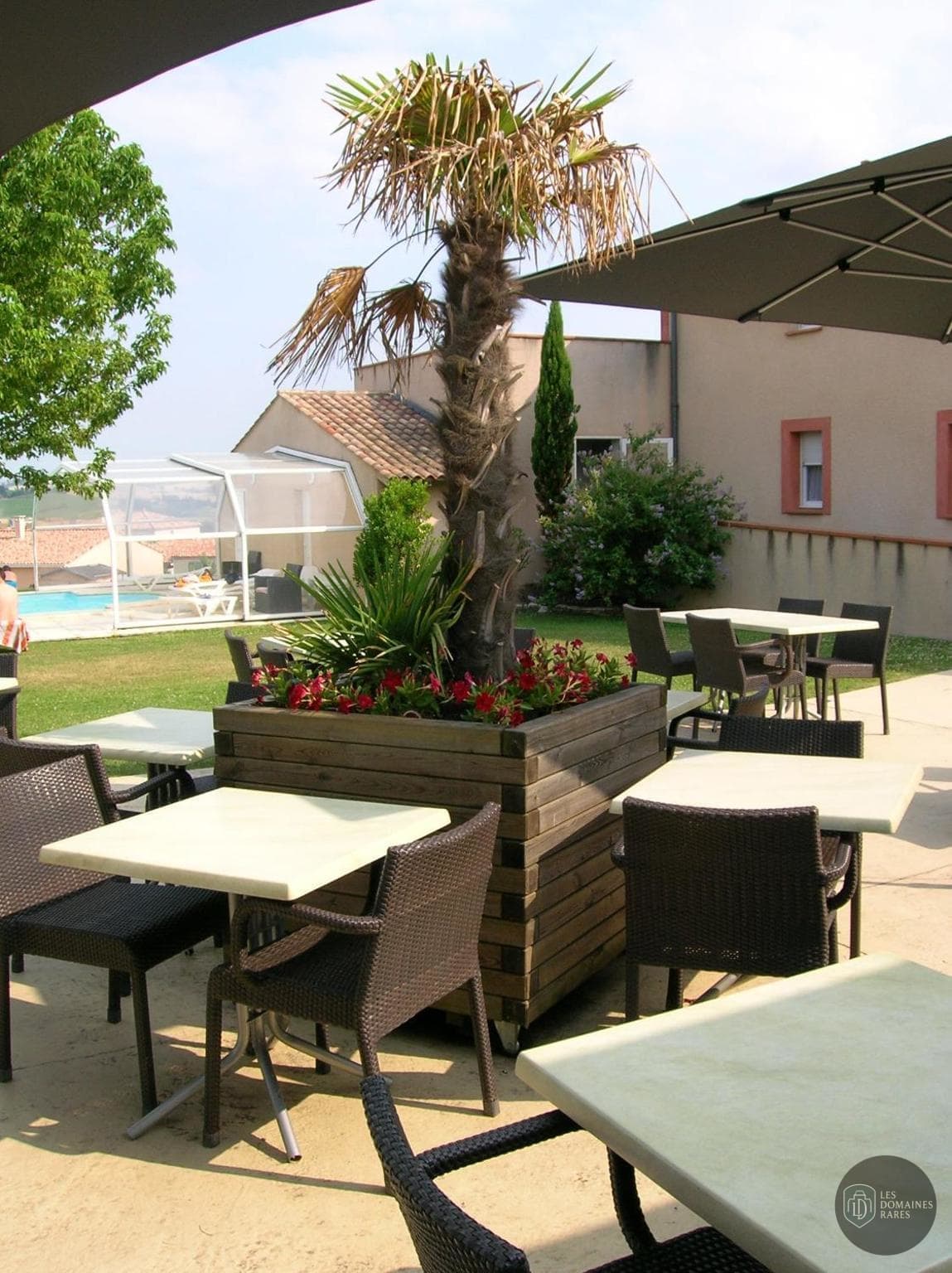 Vue extérieure de l'hôtel Auberge du Pastel à Nailloux en Occitanie