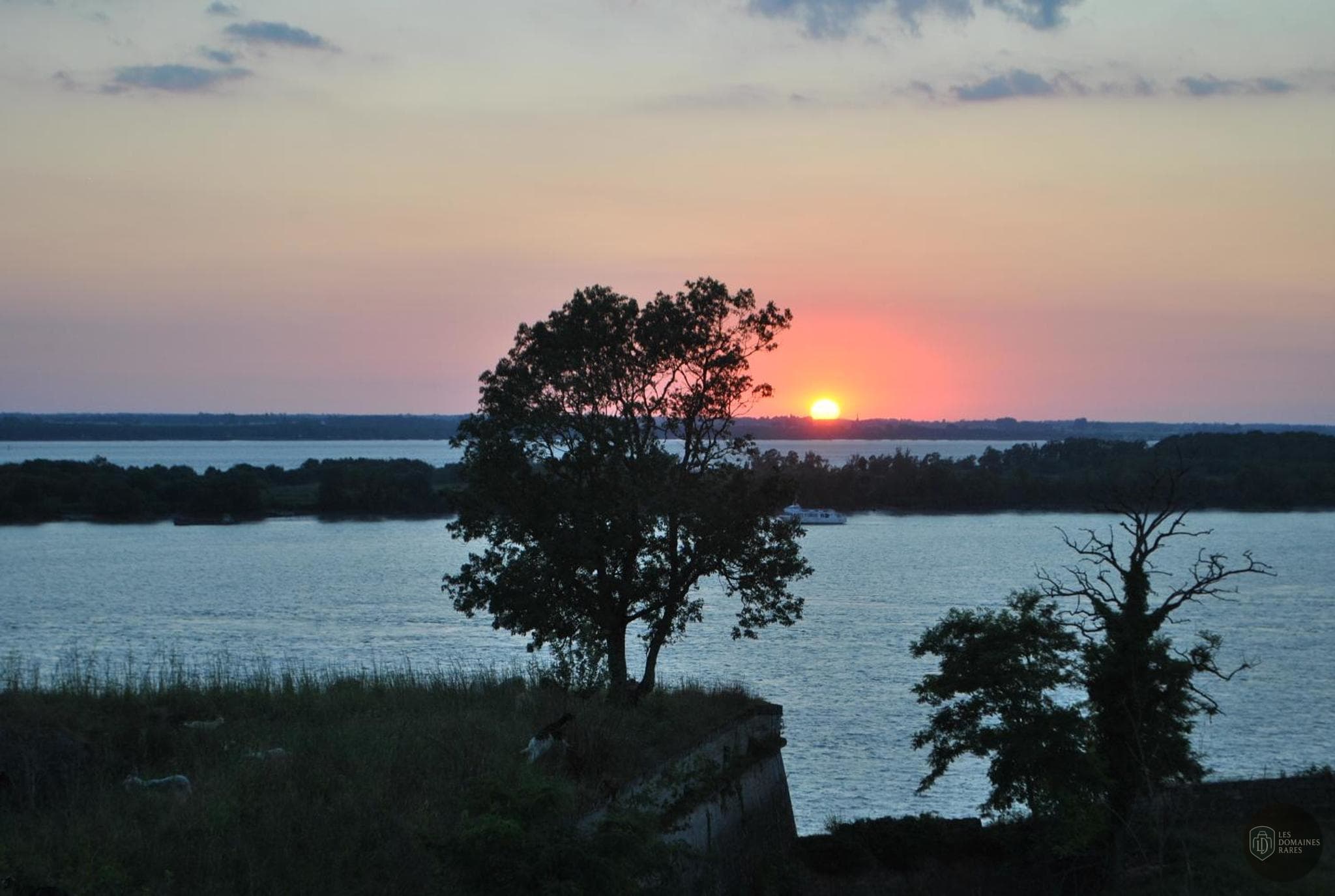 Vue extérieure de l'hôtel Auberge du Porche à Blaye en Nouvelle-Aquitaine