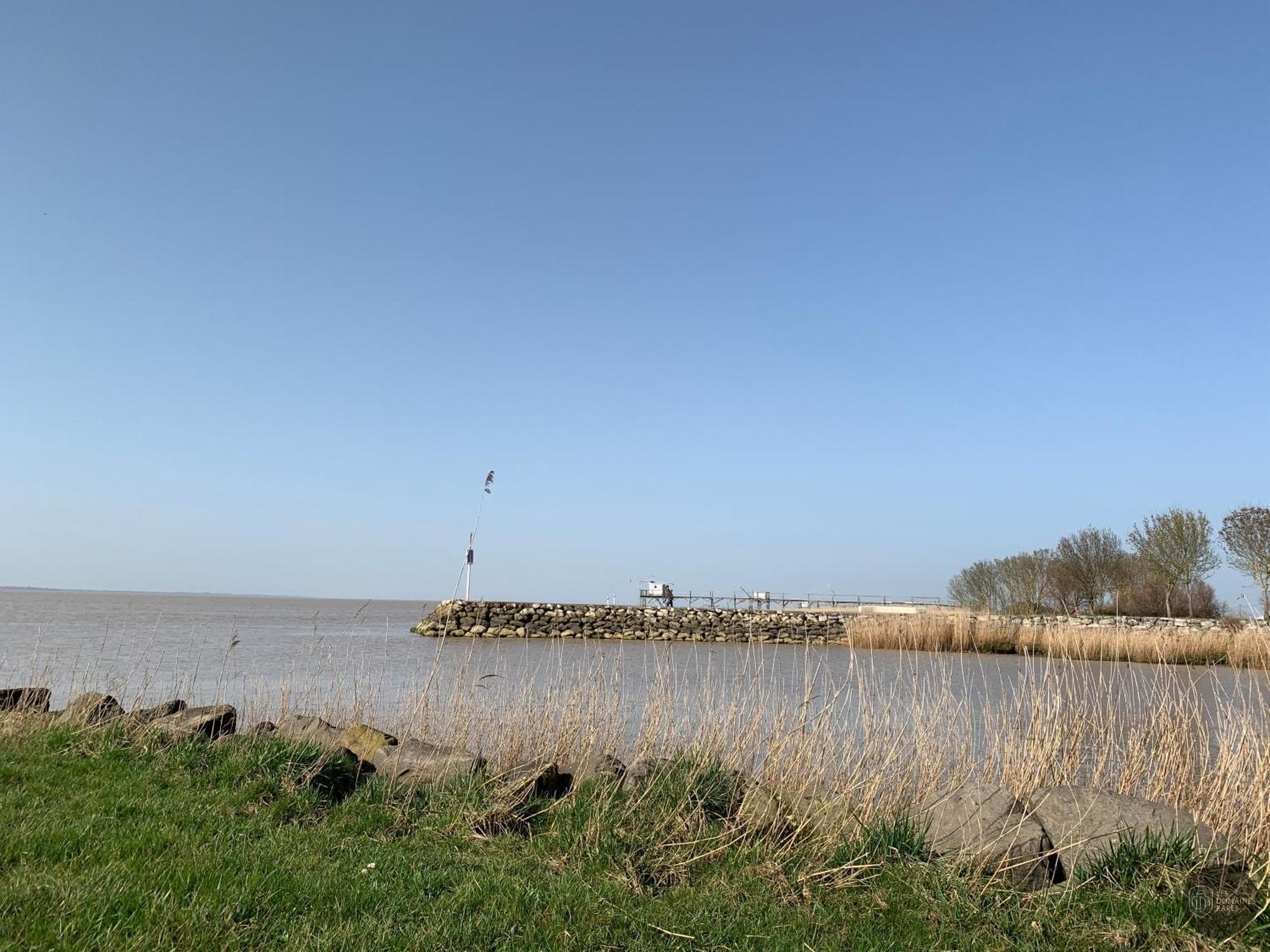 Vue extérieure de l'hôtel Auberge du Porche à Blaye en Nouvelle-Aquitaine