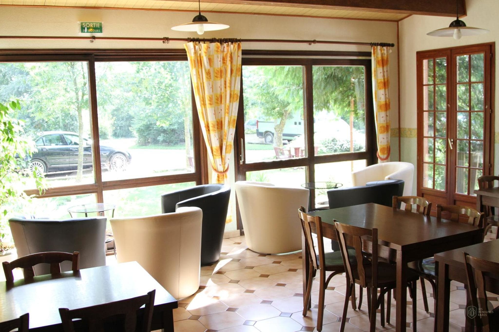 Espace intérieur de l'hôtel Auberge la Plaine à Chabrillan en Auvergne-Rhône-Alpes