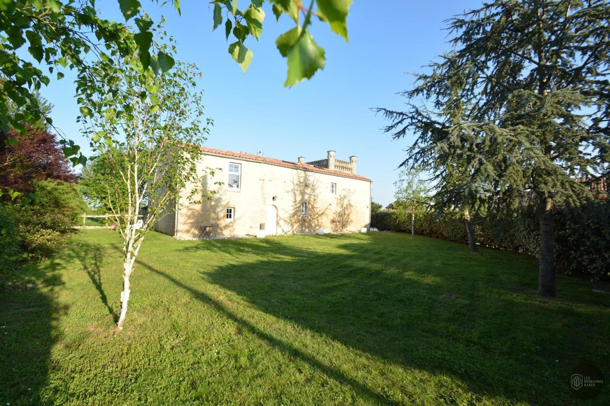 Vue extérieure du gîte Aux 4 Cornes à Longèves en Pays de la Loire