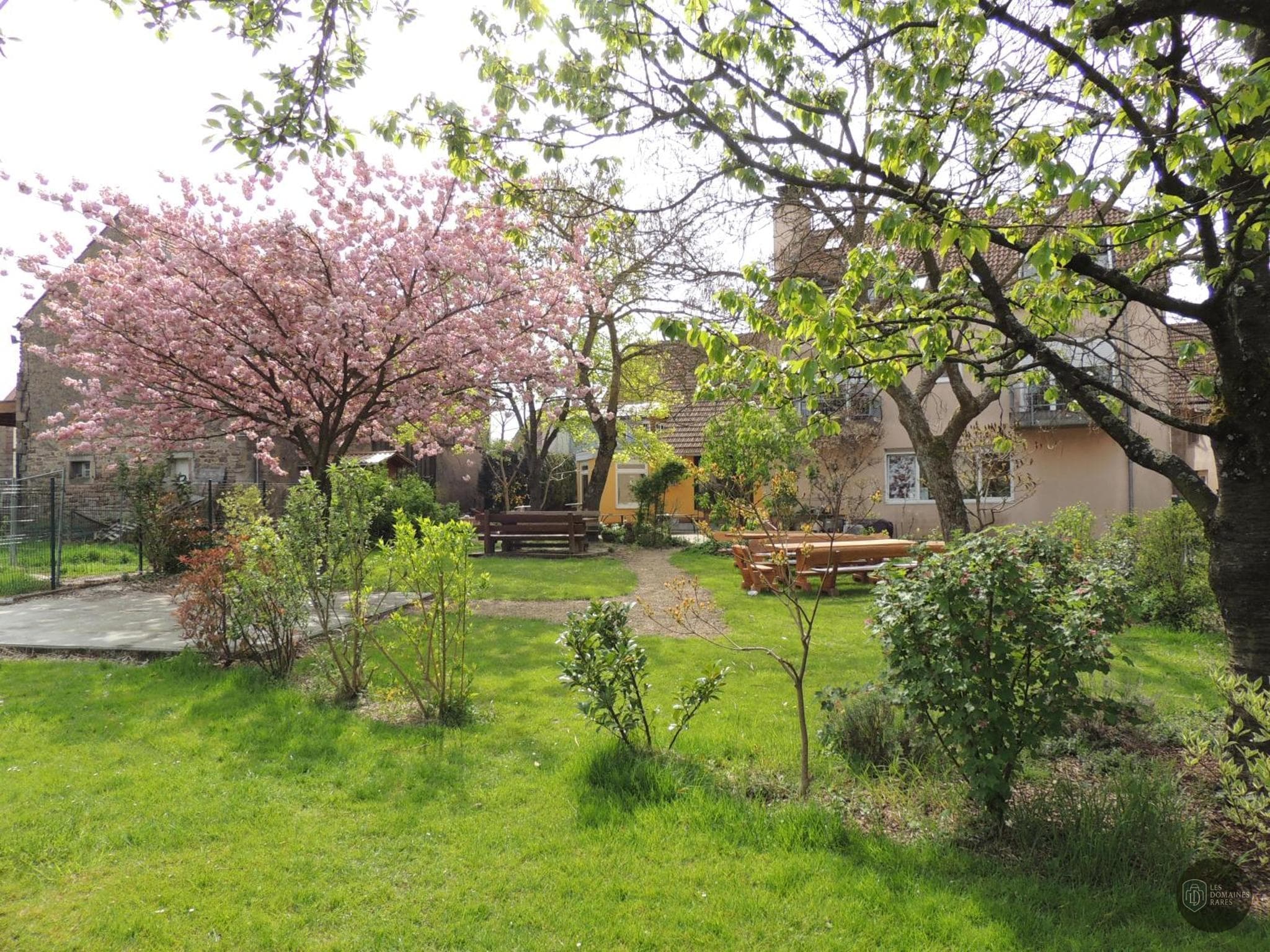 Vue extérieure du lieu Aux Deux Barrés à Proximité en Île-de-France