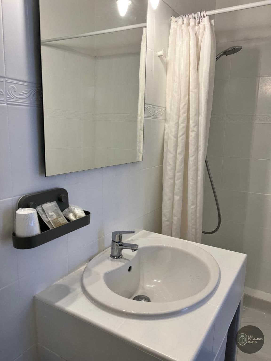 Salle de bain du lieu Aux Enfants Terribles en Hauts-de-France