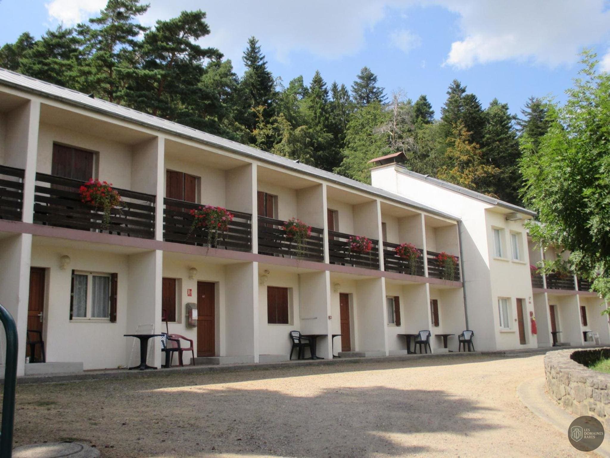 Vue extérieure du lieu Azureva Murol en Auvergne-Rhône-Alpes