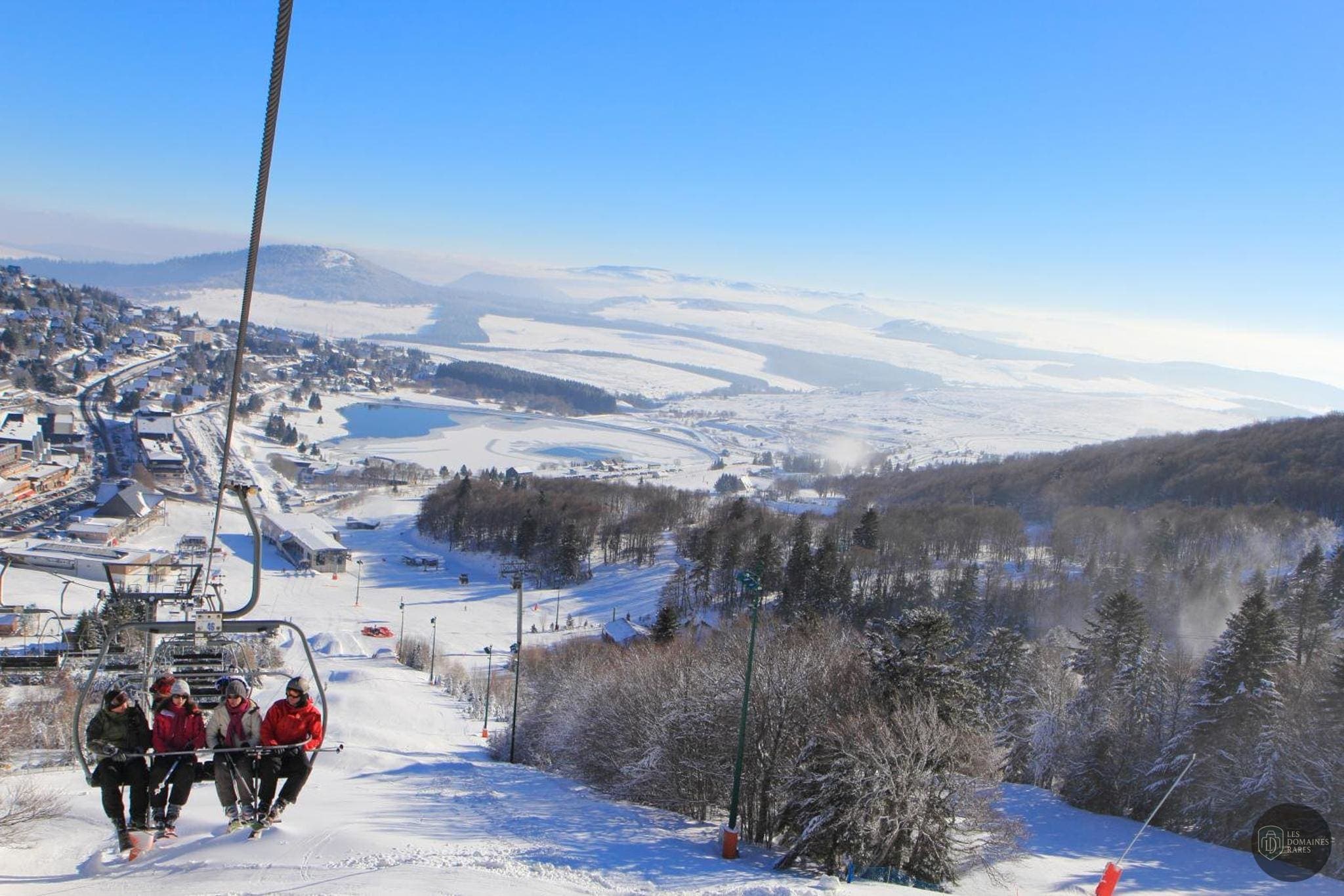 Vue extérieure du lieu Azureva Murol en Auvergne-Rhône-Alpes
