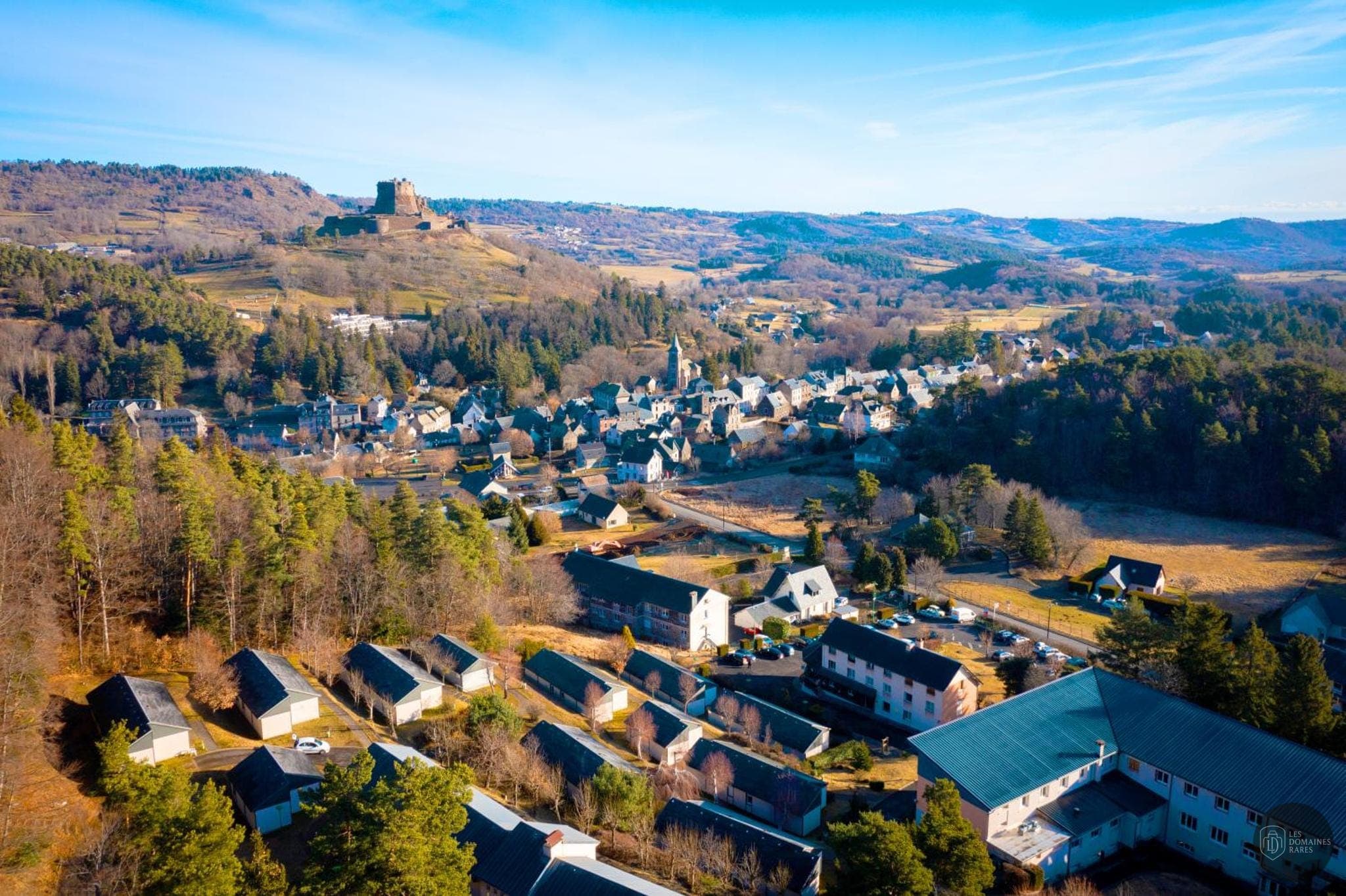 Vue extérieure du lieu Azureva Murol en Auvergne-Rhône-Alpes