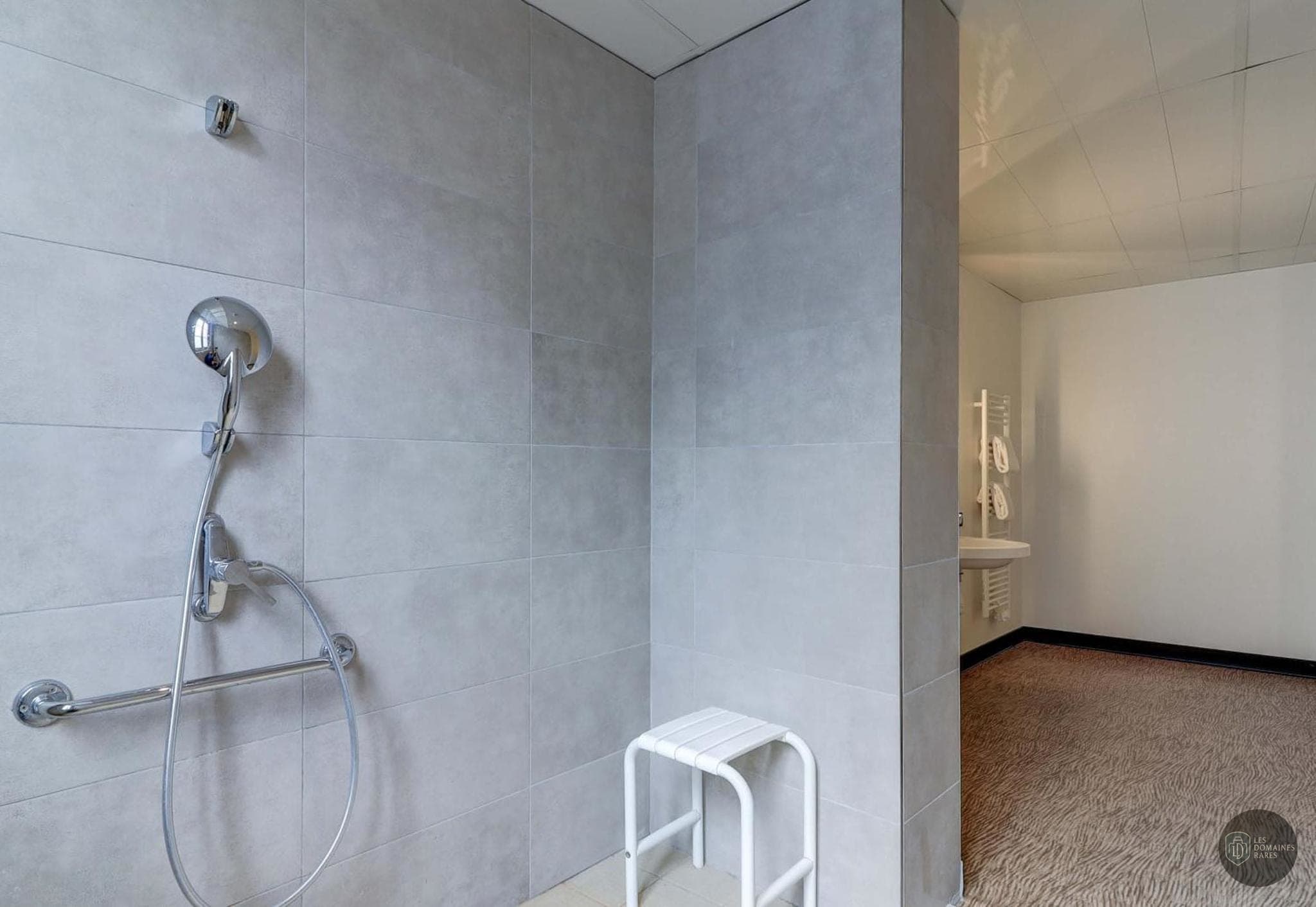 Salle de bain de l'hôtel B'CoWorker Dijon à Dijon en Bourgogne-Franche-Comté