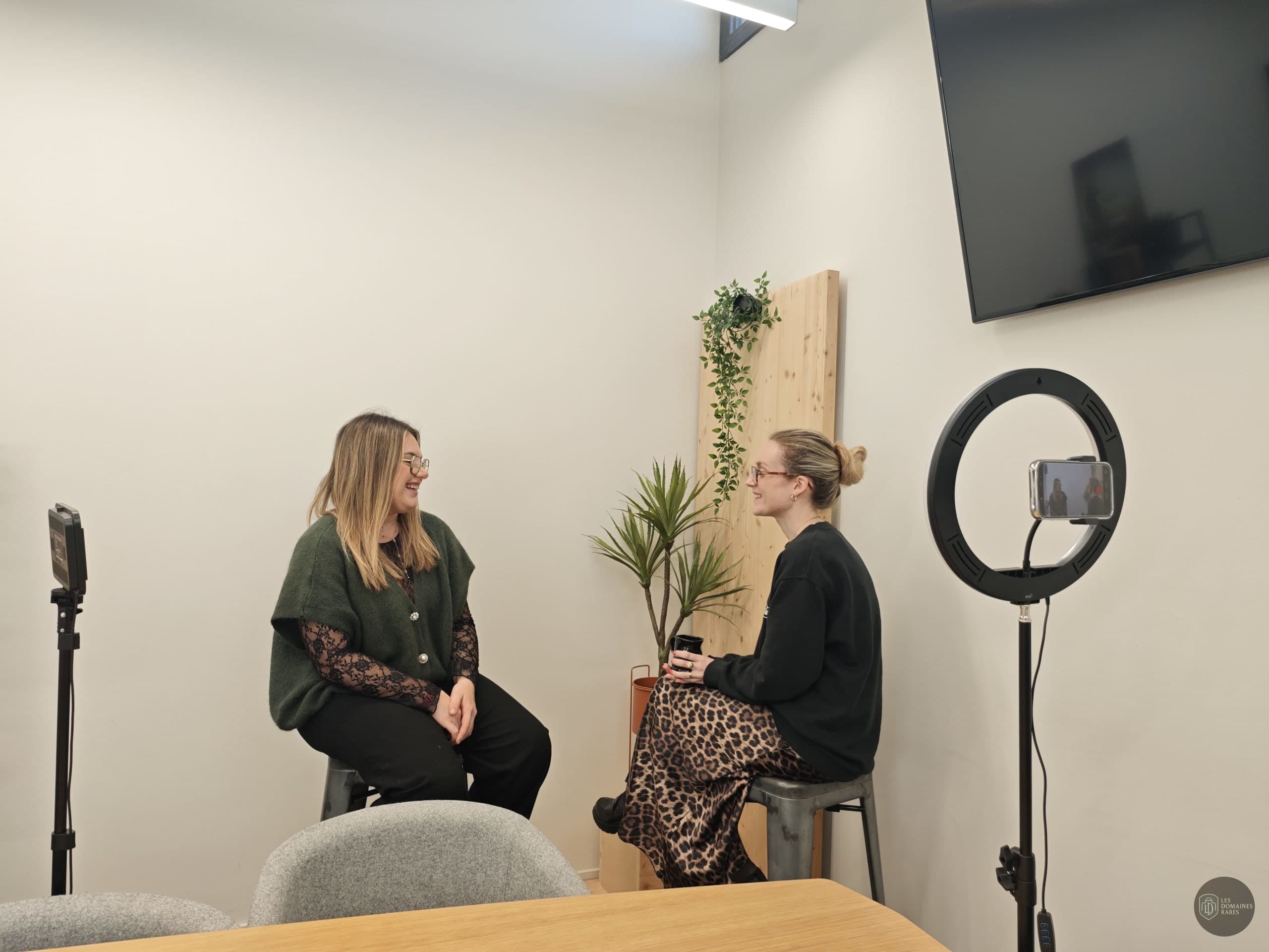 Salle de réunion pour interviews vidéo