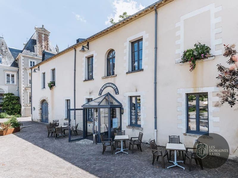 Façade du restaurant avec terrasse extérieure