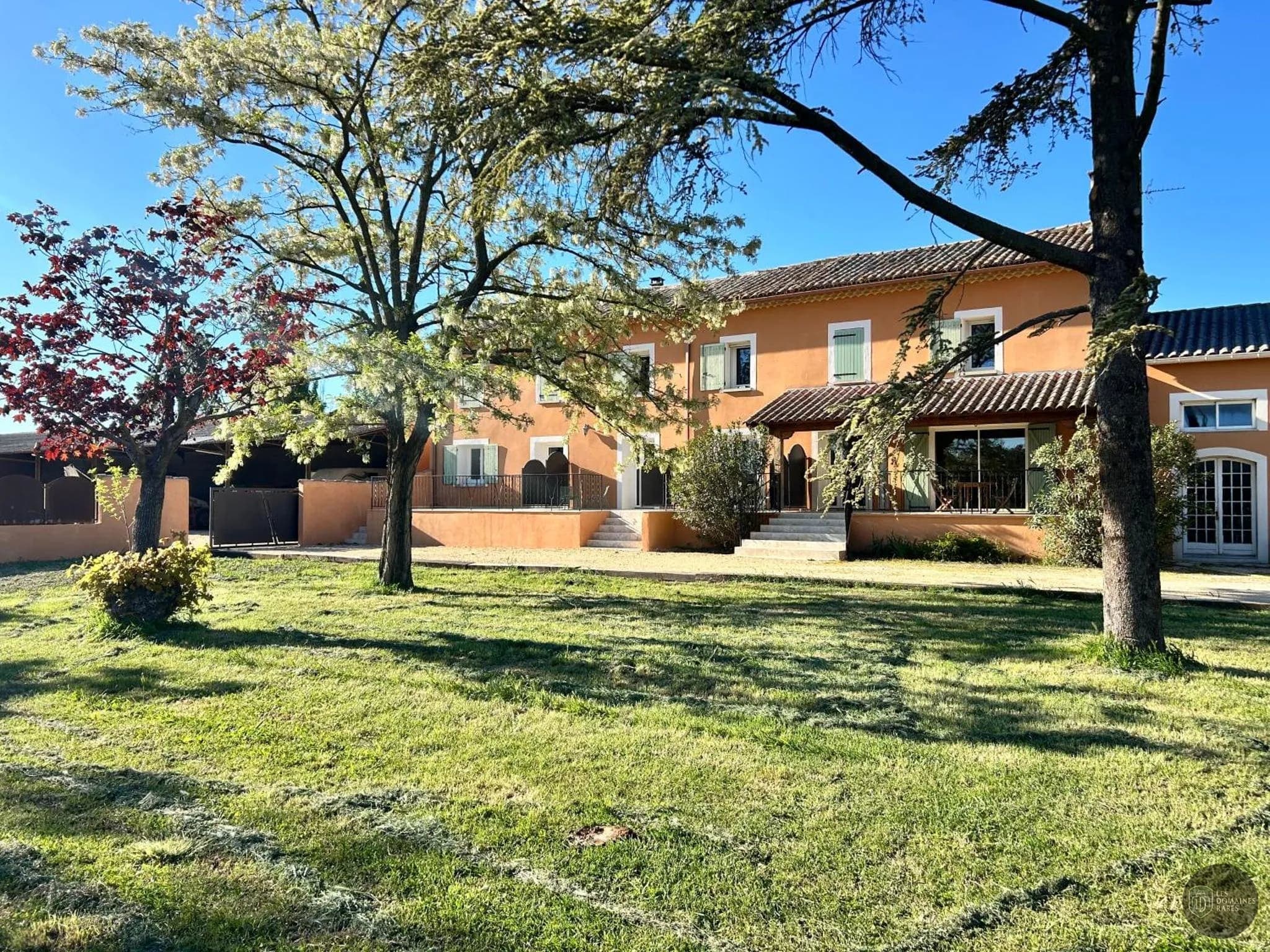 Vue extérieure de l'hôtel Bastide des Princes à Caderousse en Provence-Alpes-Côte d'Azur