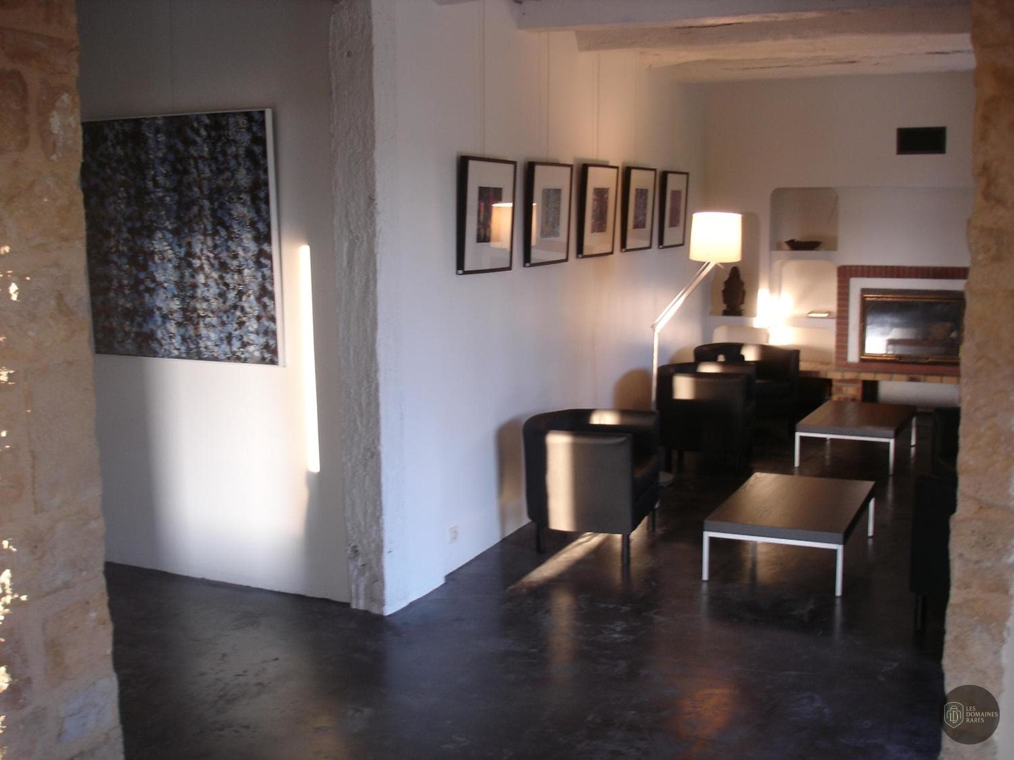 Espace intérieur de l'hôtel Bastie d'Urfé à Naussac en Occitanie