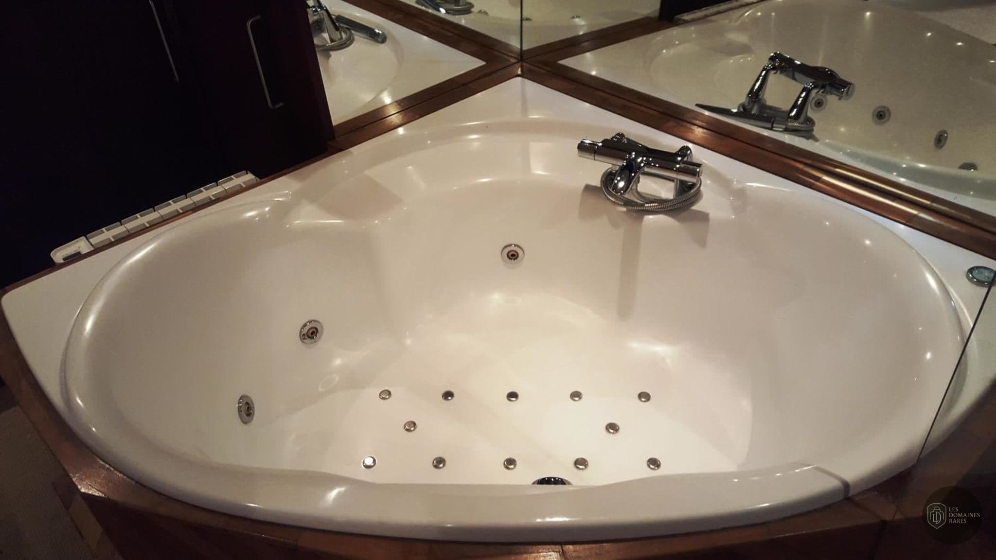 Salle de bain du lieu Bateau Ivre en Île-de-France