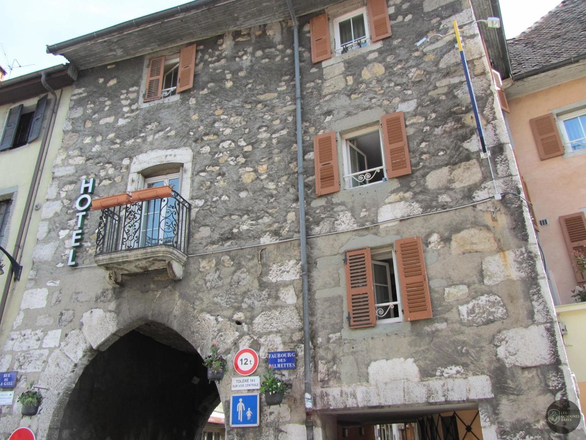 Baya Annecy — Extérieur