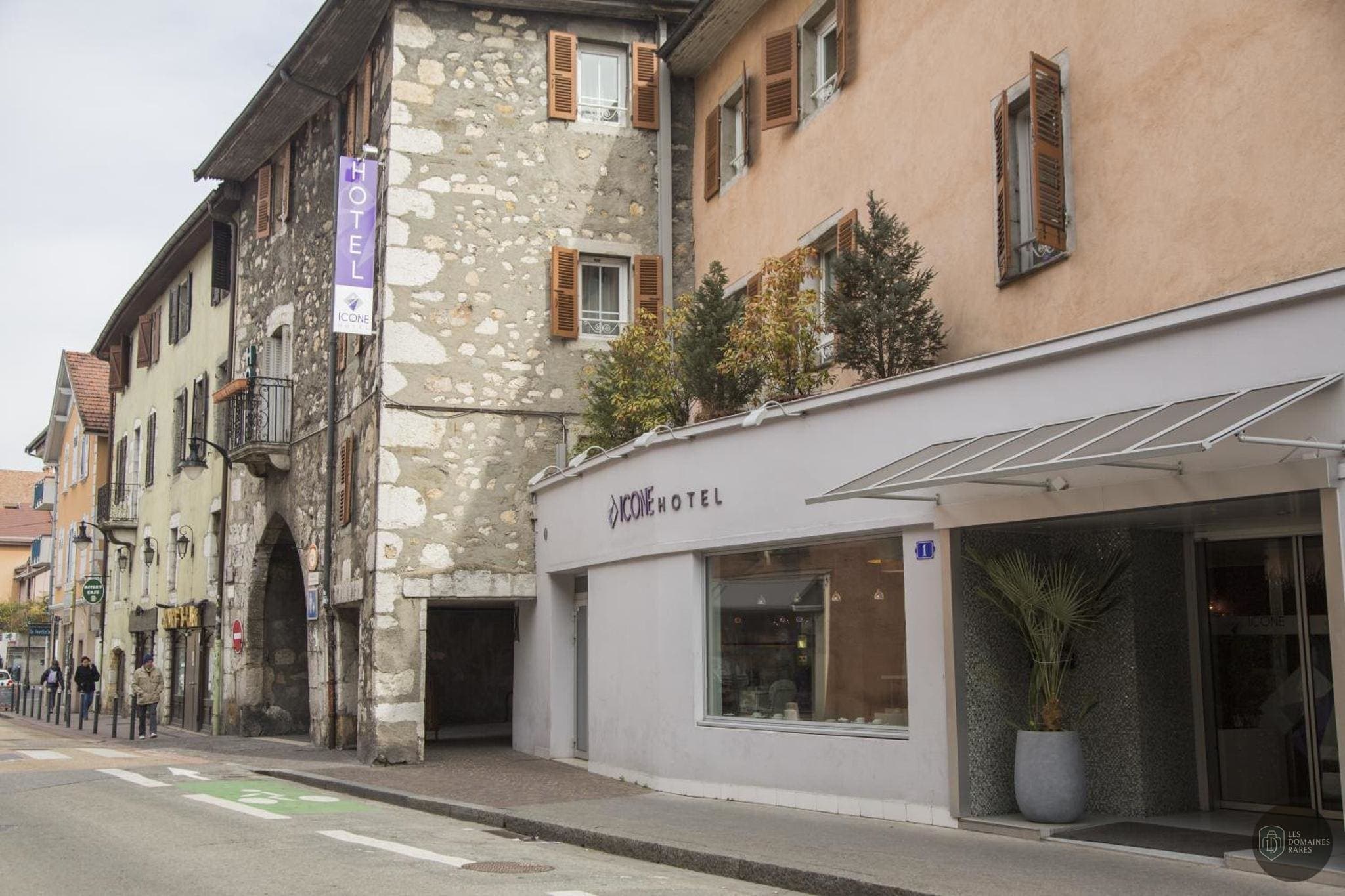 Baya Annecy — Extérieur
