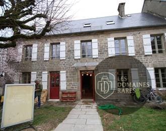 Façade d'un bâtiment en pierre