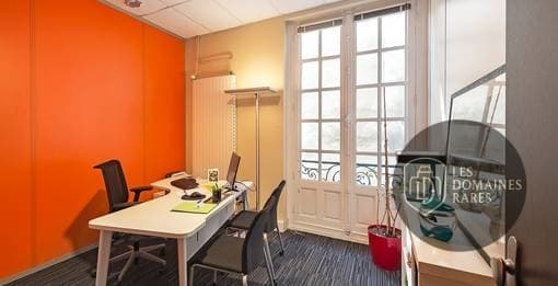 Bureau résident avec espace de travail