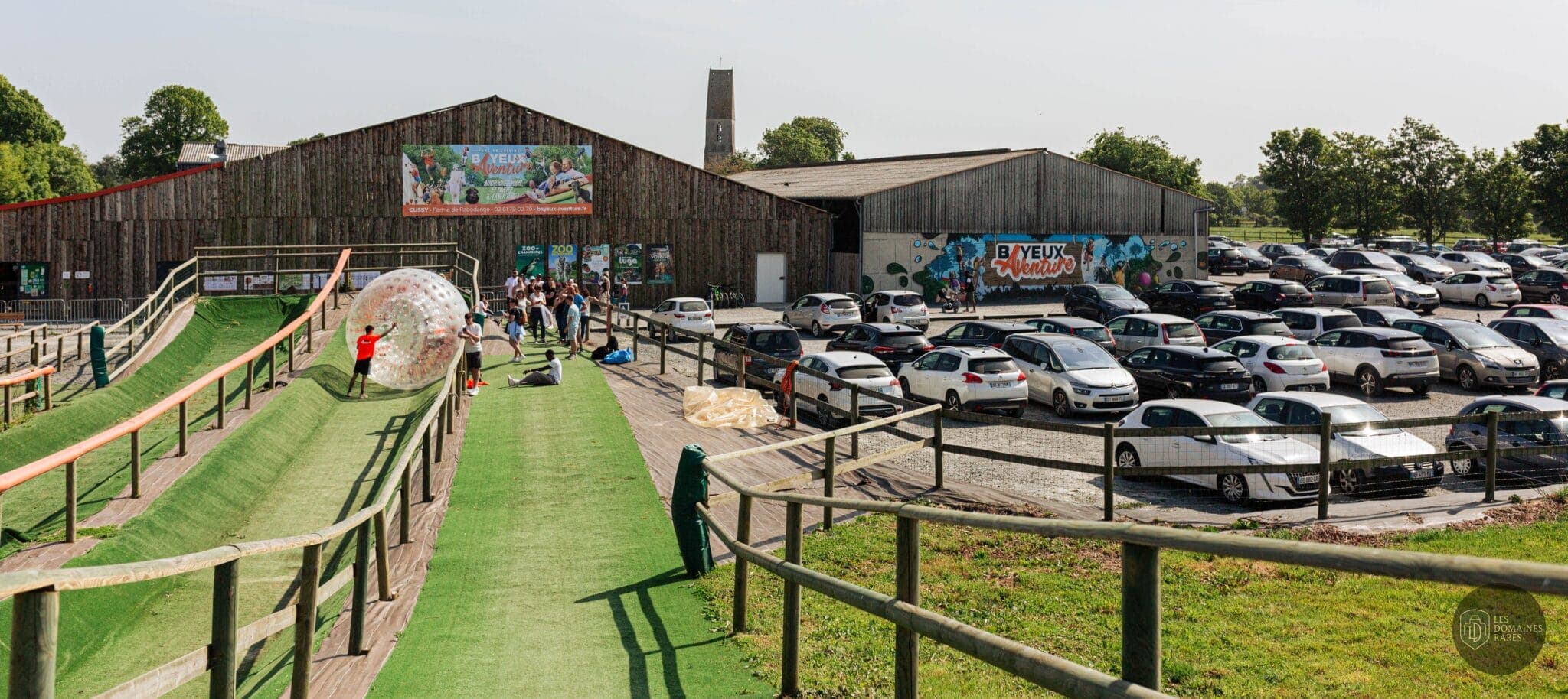 Parc d’aventure avec parking et piste de zorbing