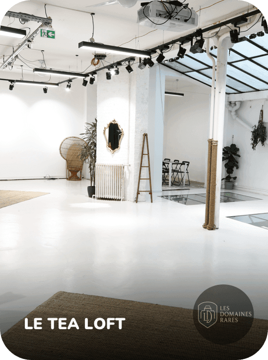 Grand espace blanc avec projecteur