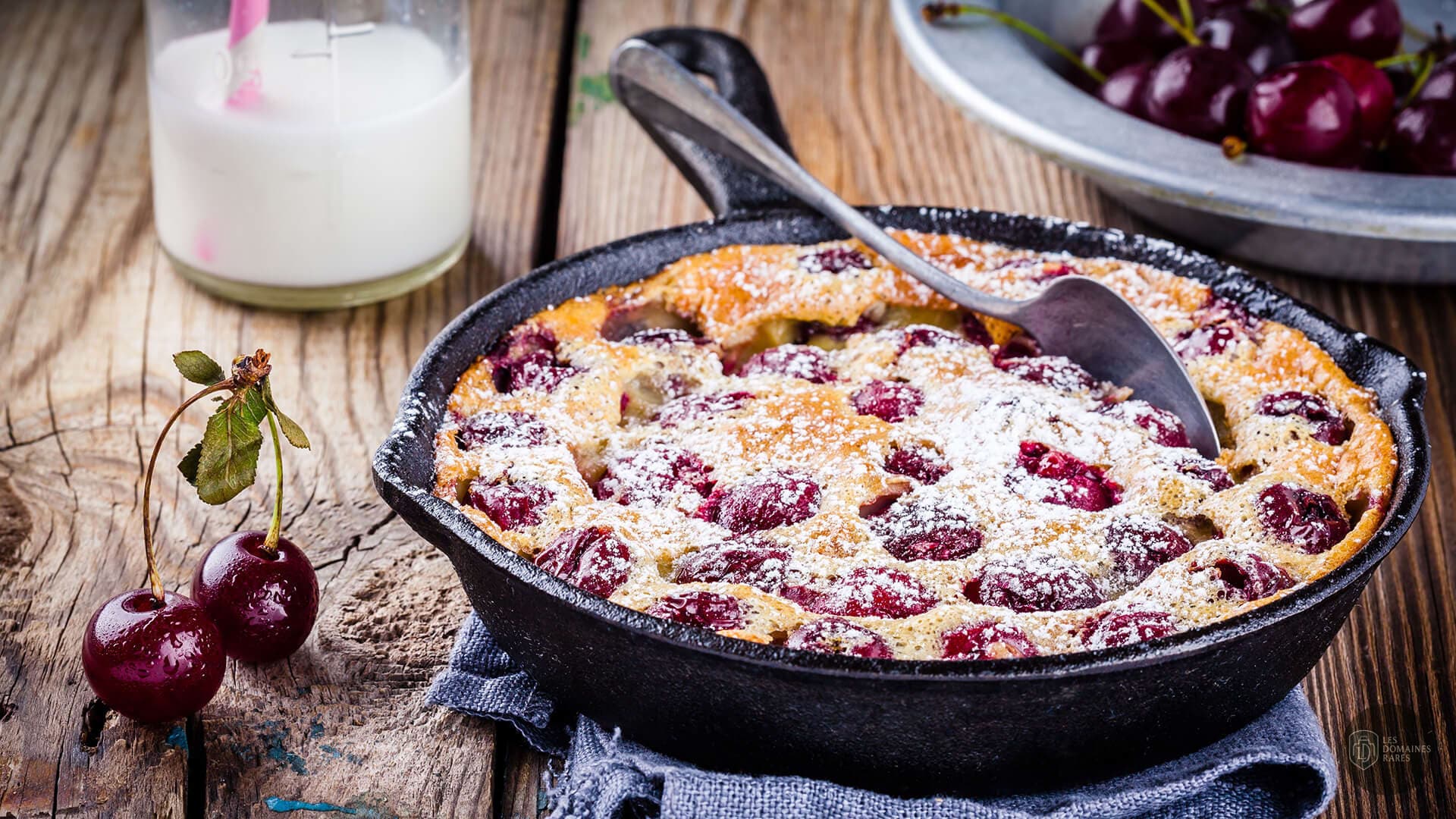 Clafoutis aux cerises et verre de lait