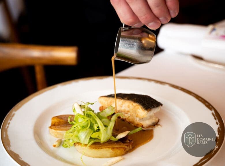 Plat de poisson du menu déjeuner