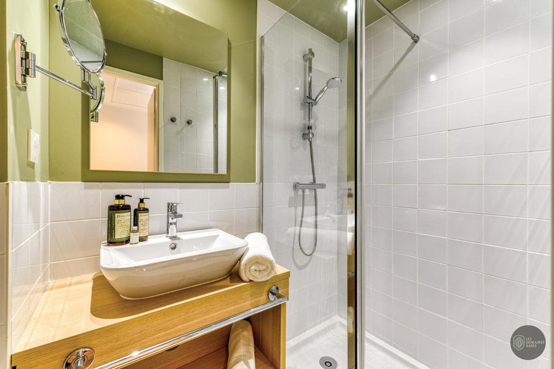 Salle de bain de l'hôtel Bikube Montpellier en Occitanie
