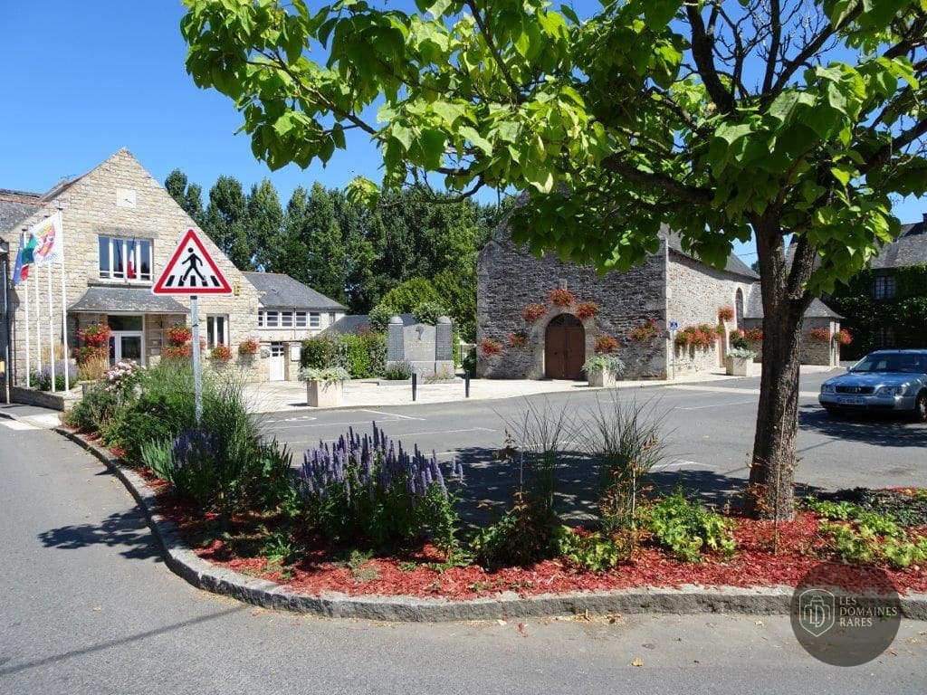 Place de la mairie, village